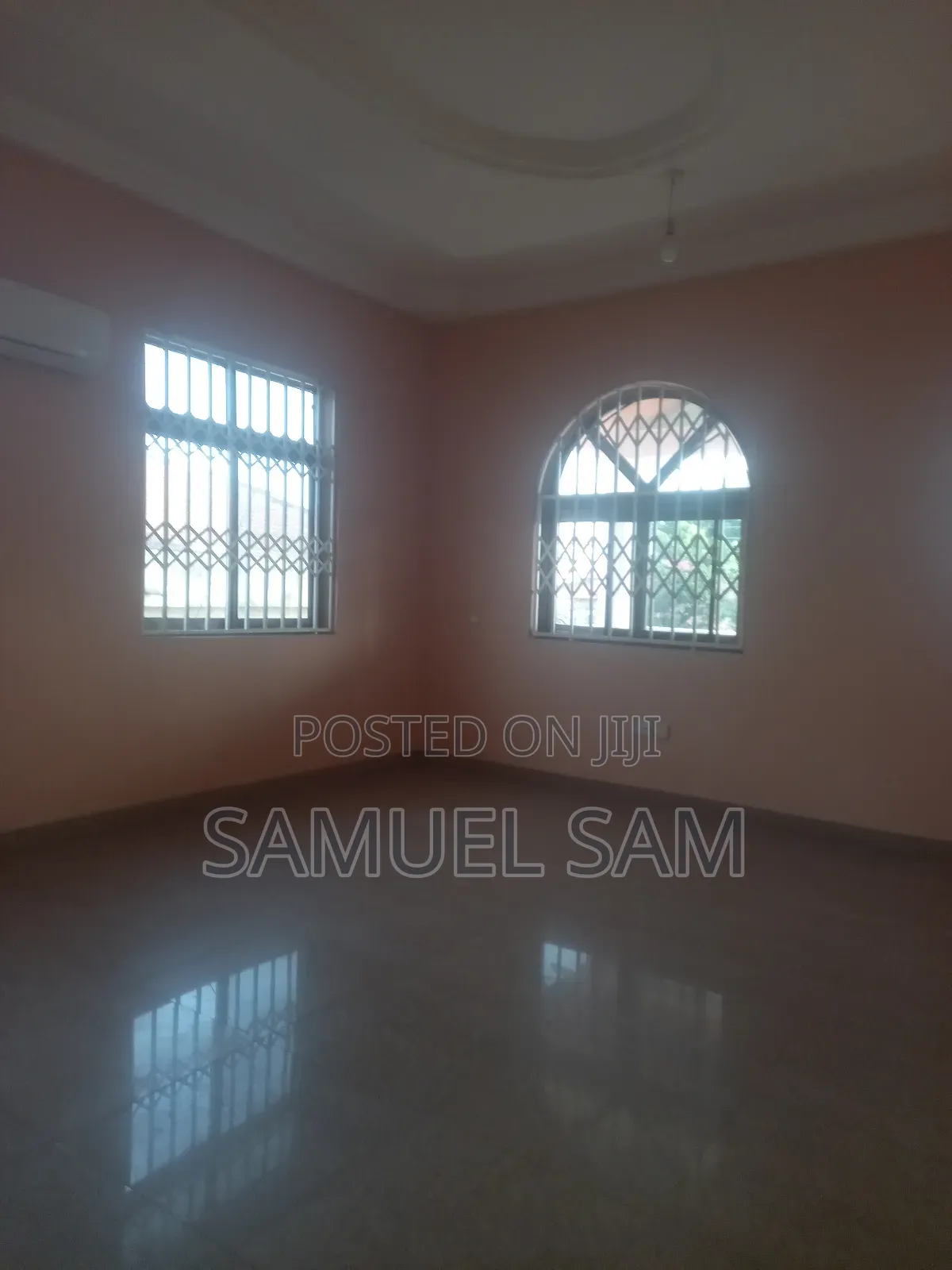 8bdrm House in Tema Community 12 for rent