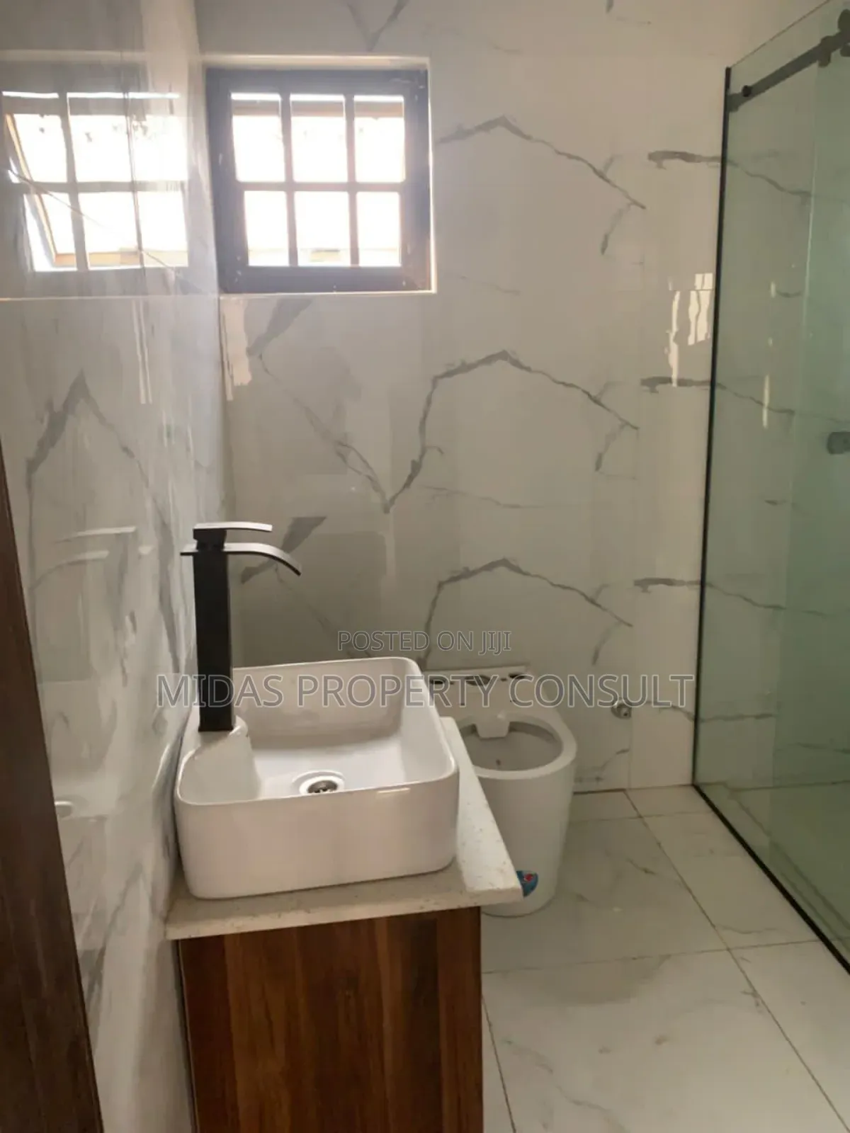 5bdrm House in Adjiringanor, Adjiriganor for sale