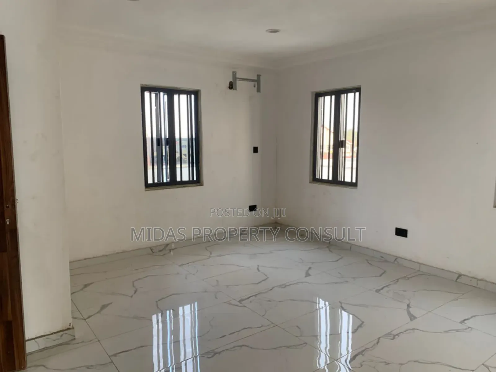 5bdrm House in Adjiringanor, Adjiriganor for sale