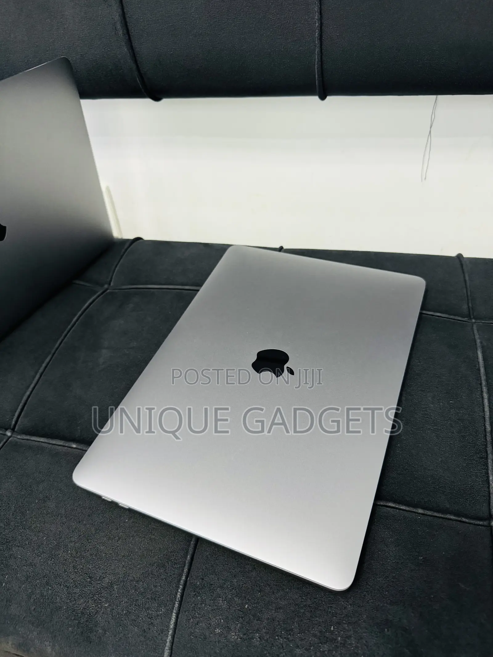 Laptop Apple MacBook Pro 2022 M2 8GB Apple M2 SSD 256GB