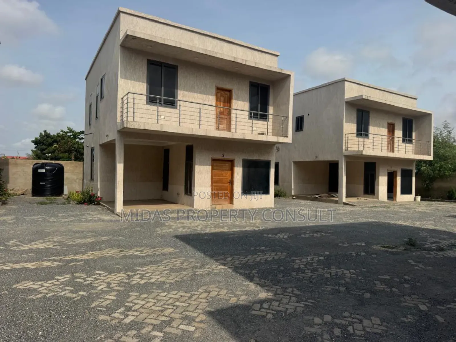 3bdrm Townhouse/Terrace in Ashaley Botwe, School Junction for sale