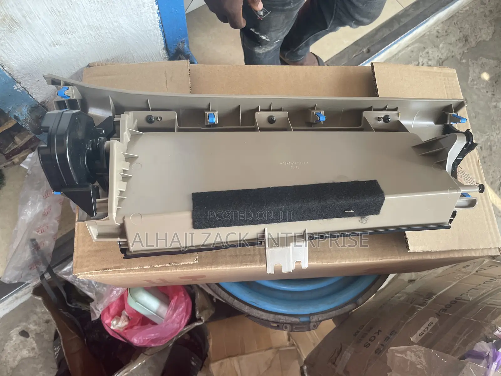 Toyota Rav 4 Letter Box