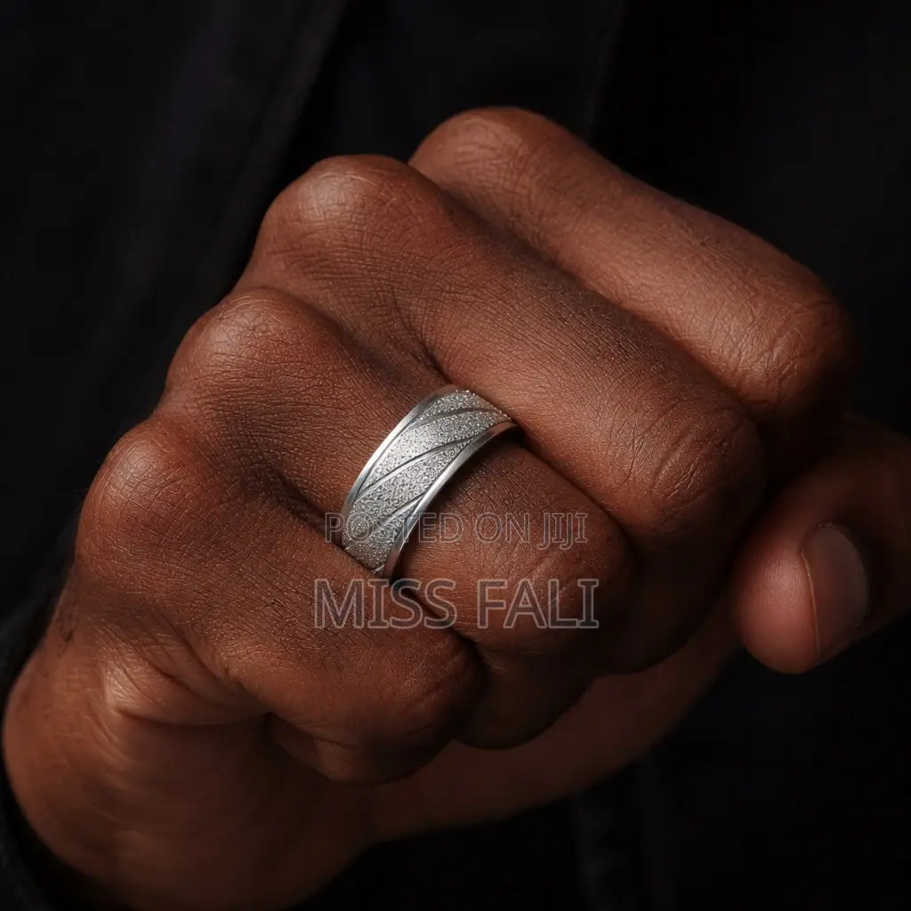 The Frostline Band Ring. Size 8-9