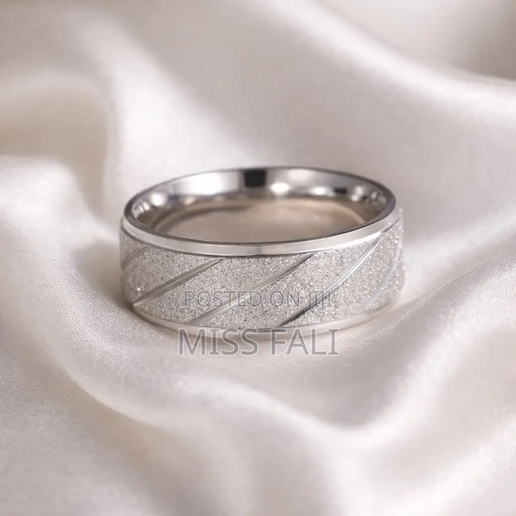 The Frostline Band Ring. Size 8-9