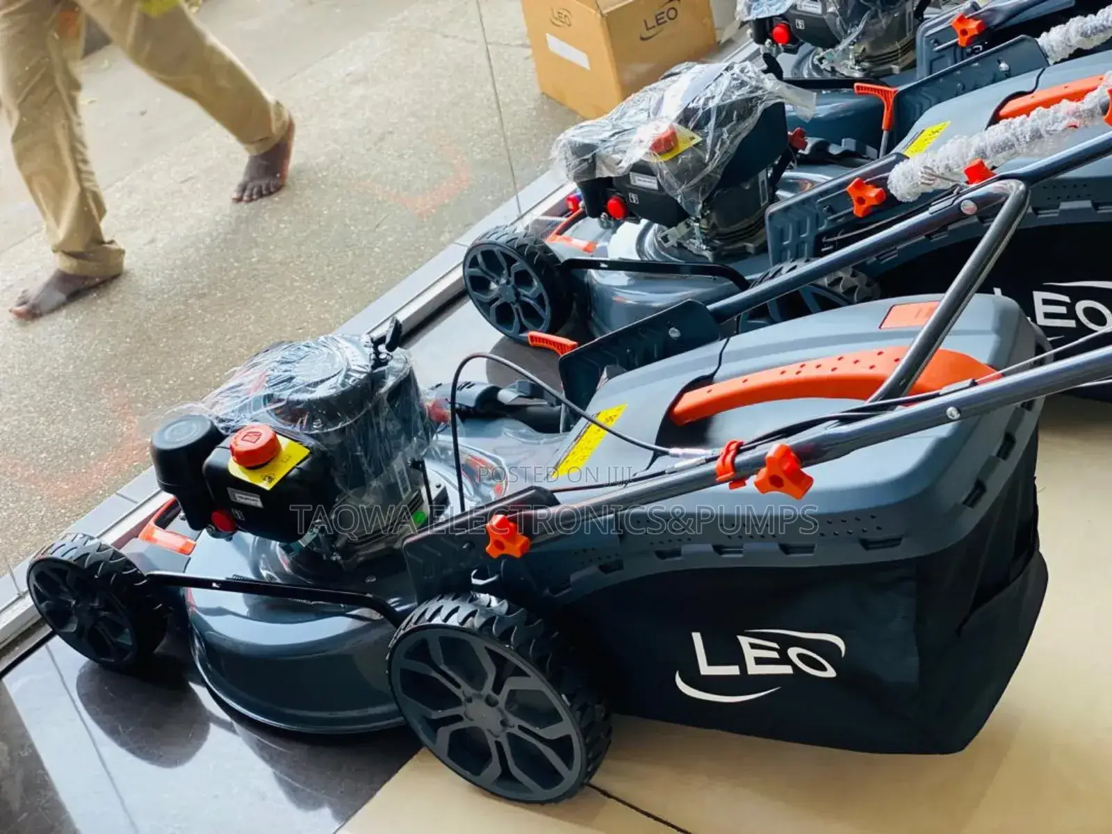 Pick Up the Leo 5.5hp Lawn Mower (Lm51z-2l)