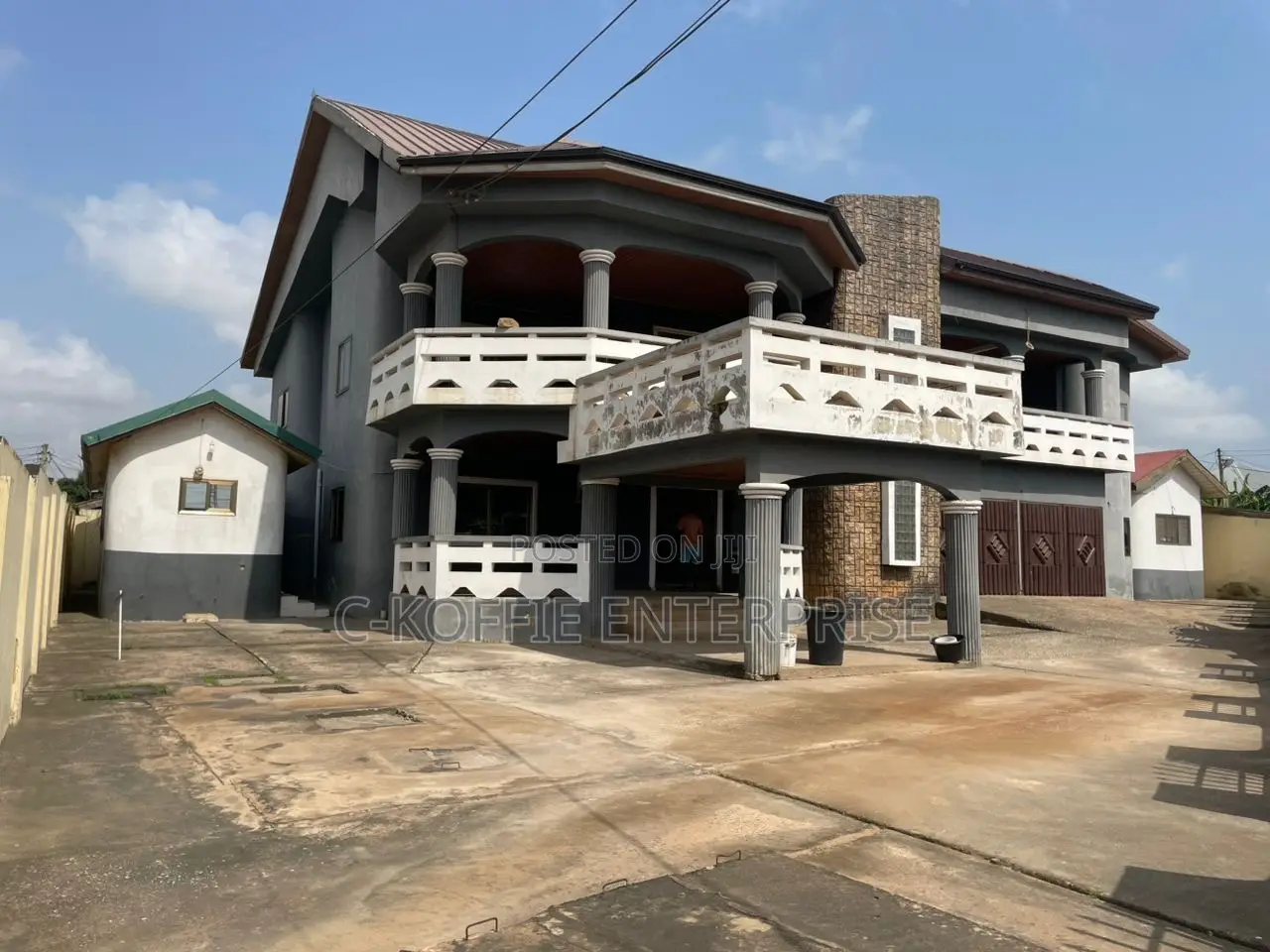 8bdrm Mansion in Acp Kwabenya, Ga East Municipal for sale