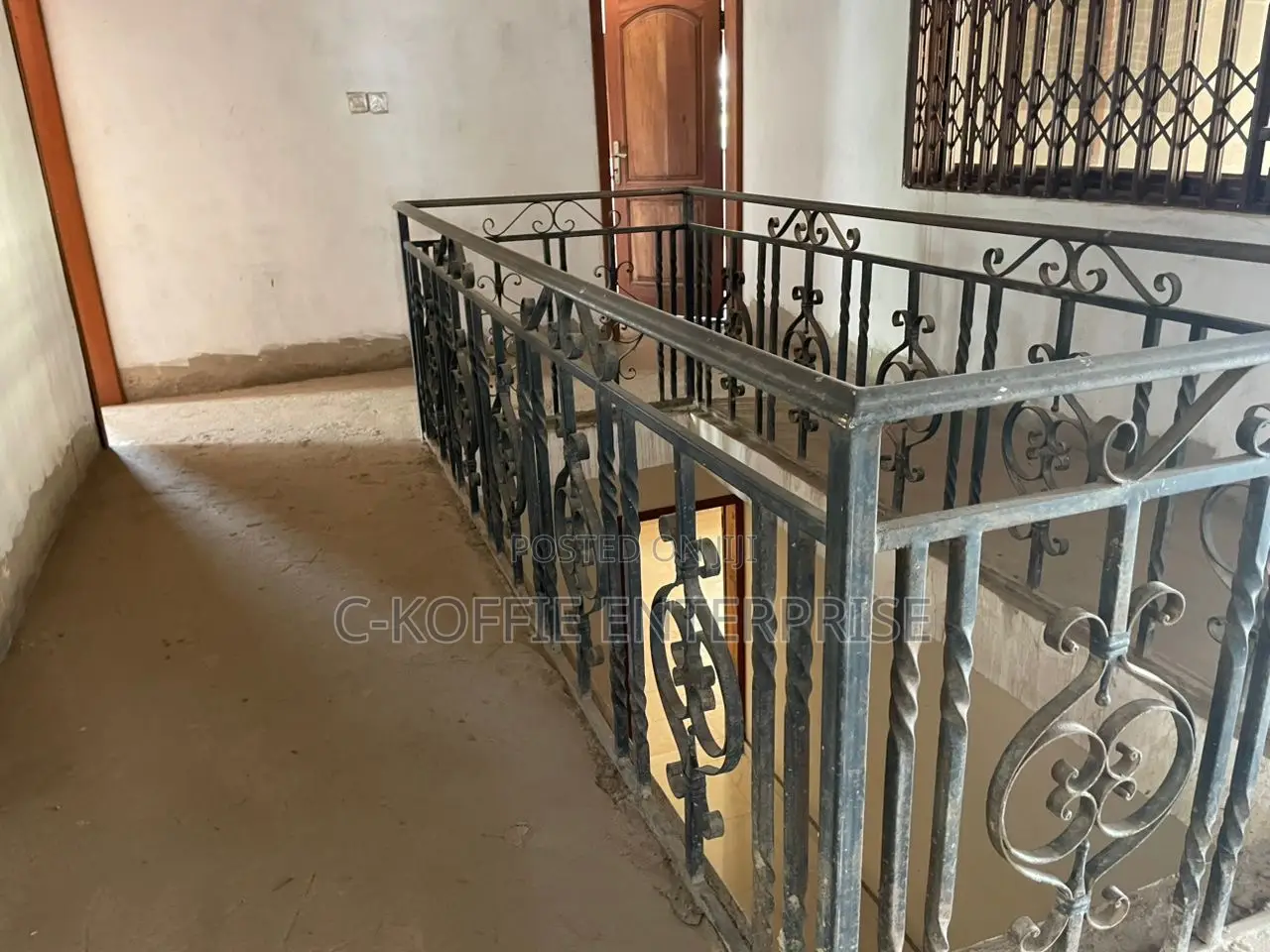 8bdrm Mansion in Acp Kwabenya, Ga East Municipal for sale