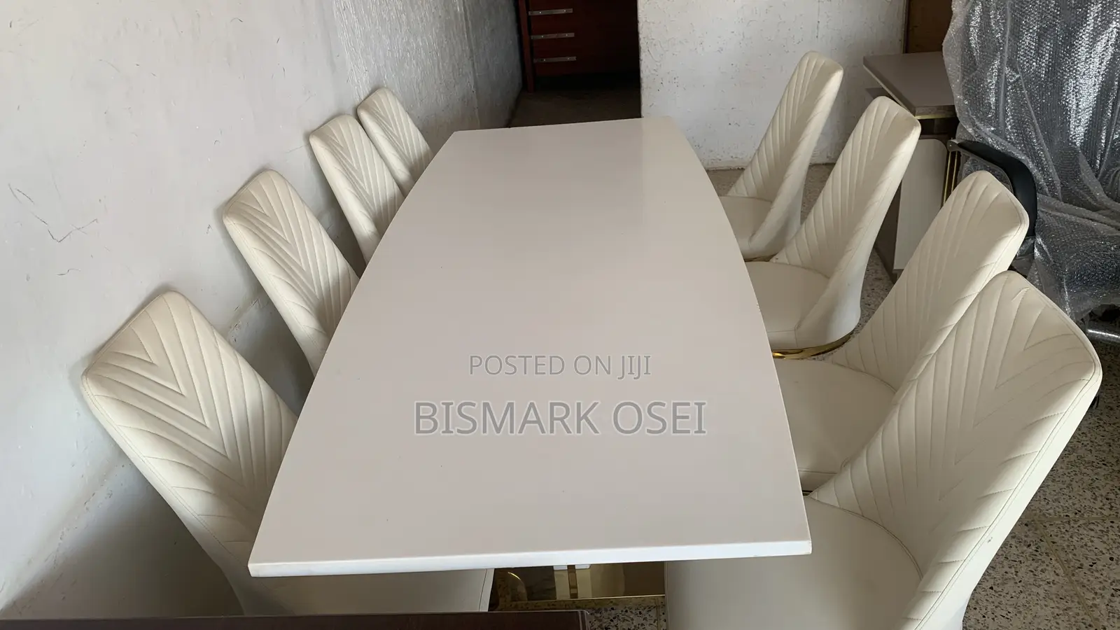 A Beautiful 8 Seater Royal Dinning Set