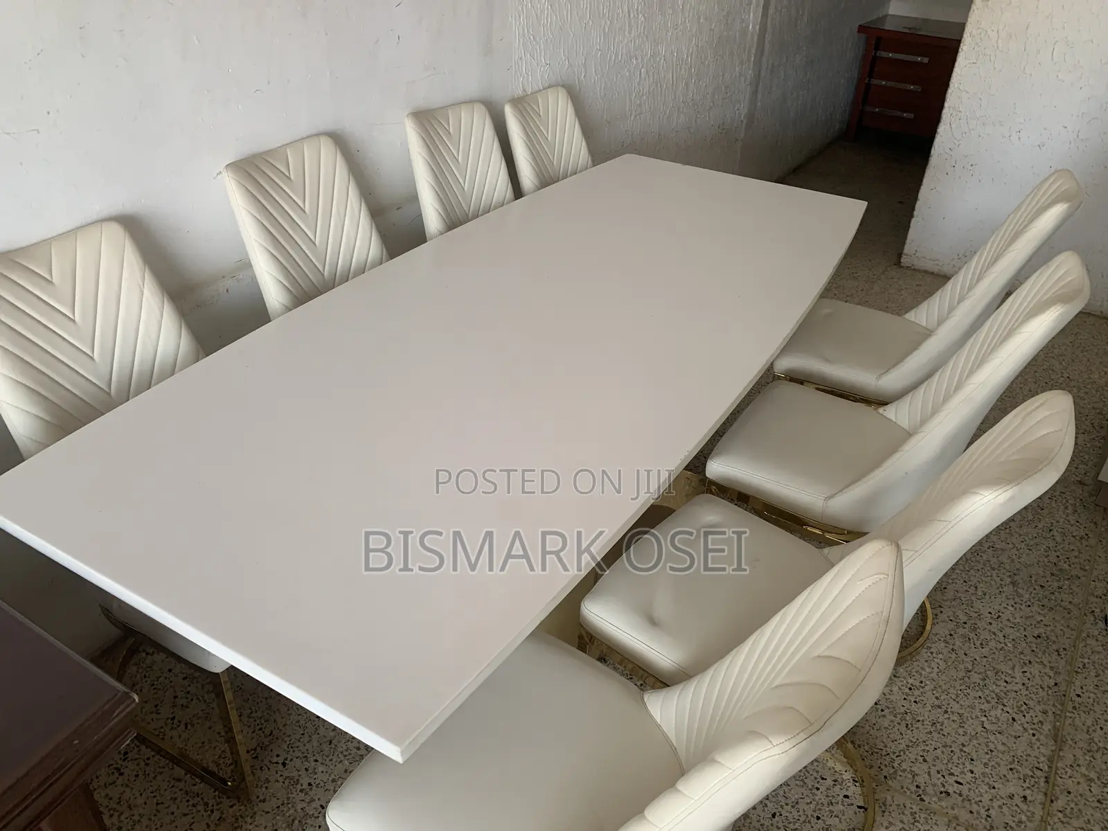 A Beautiful 8 Seater Royal Dinning Set