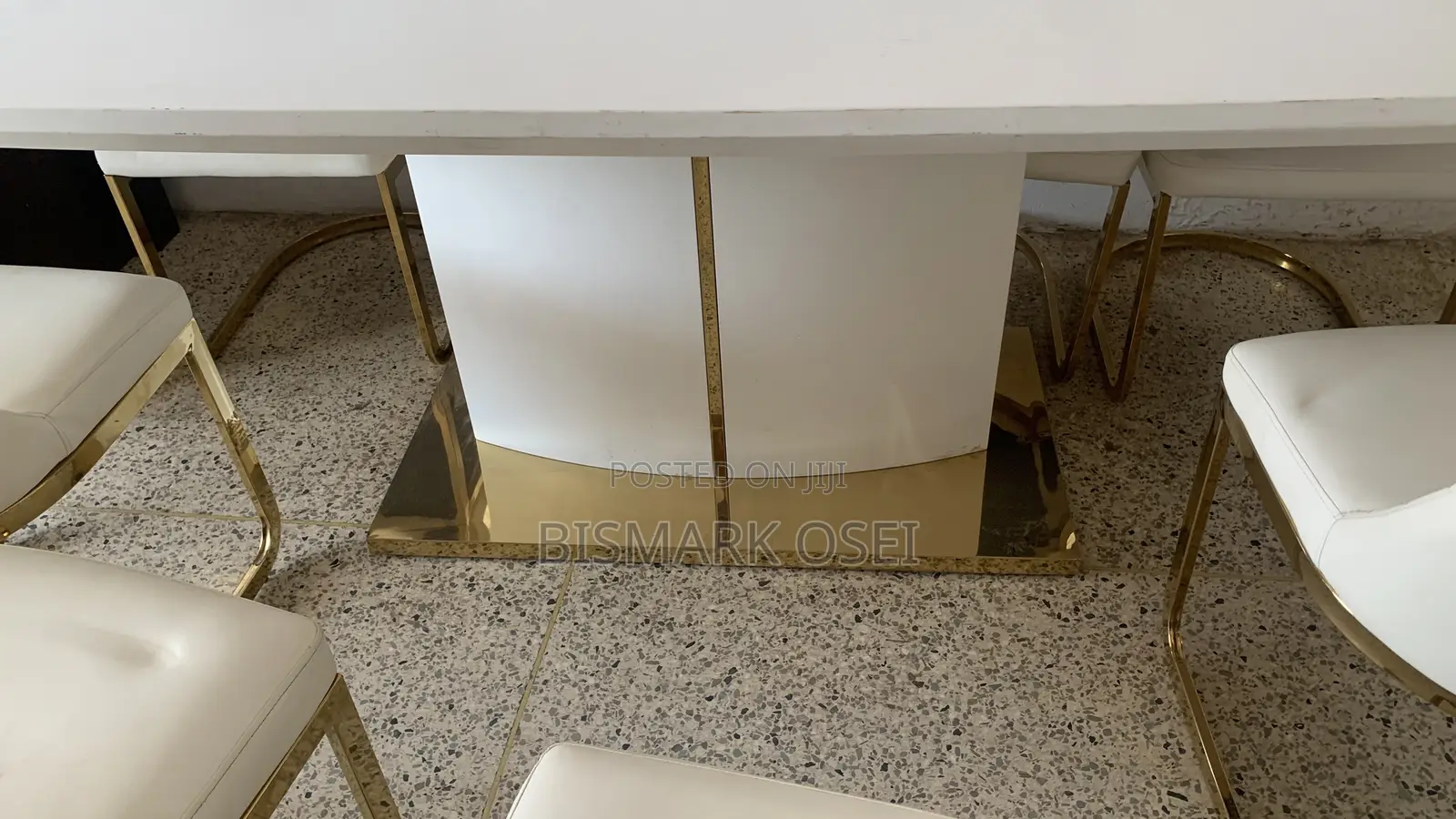A Beautiful 8 Seater Royal Dinning Set