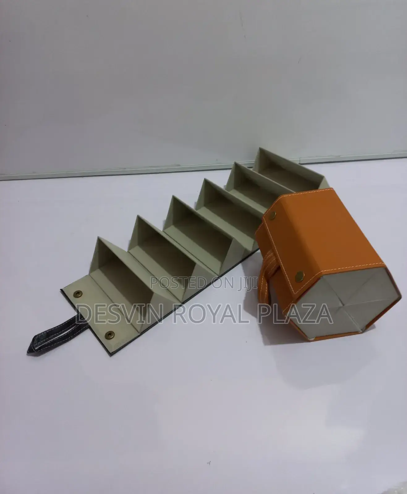 Sunglasses Storage Organiser ( 6 Compartments )