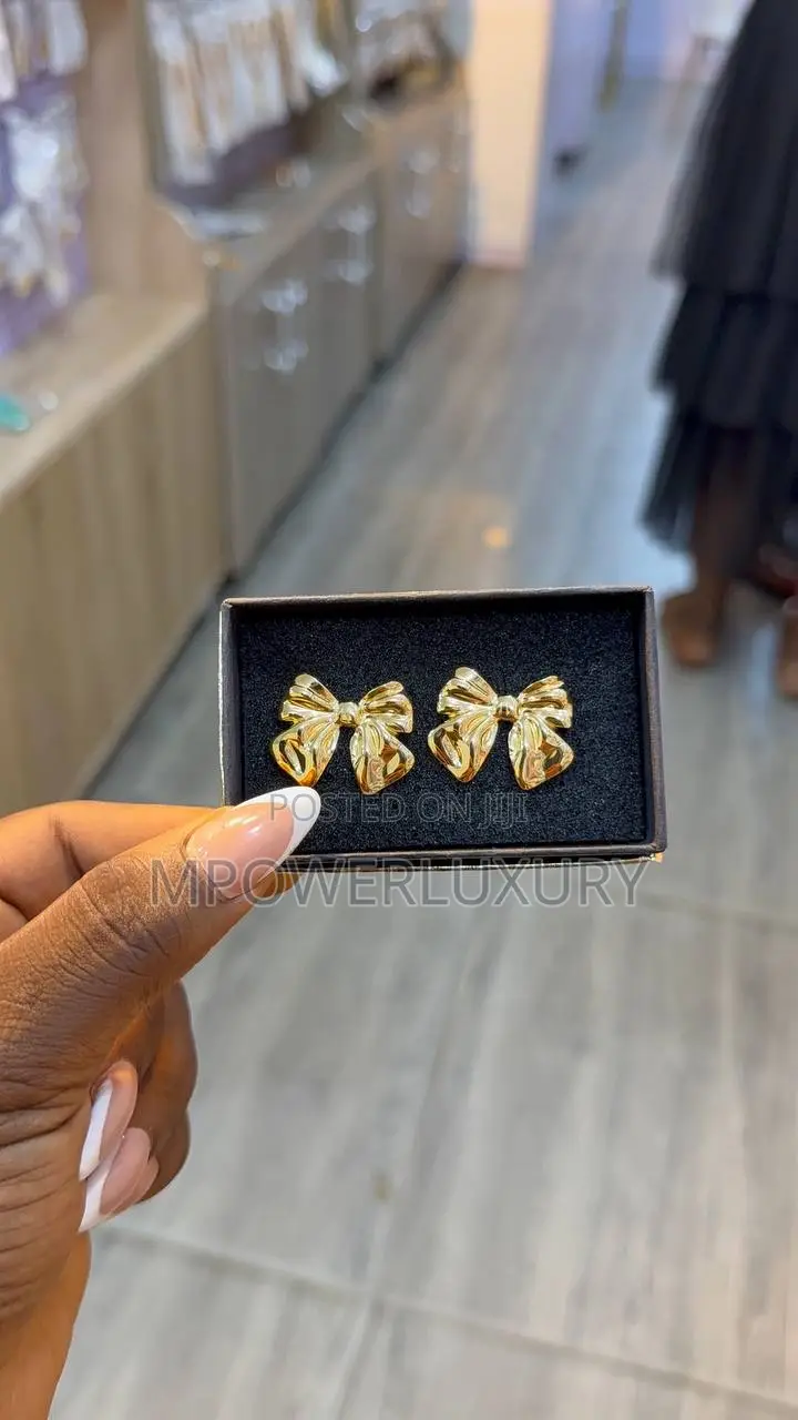 Cutie Earrings