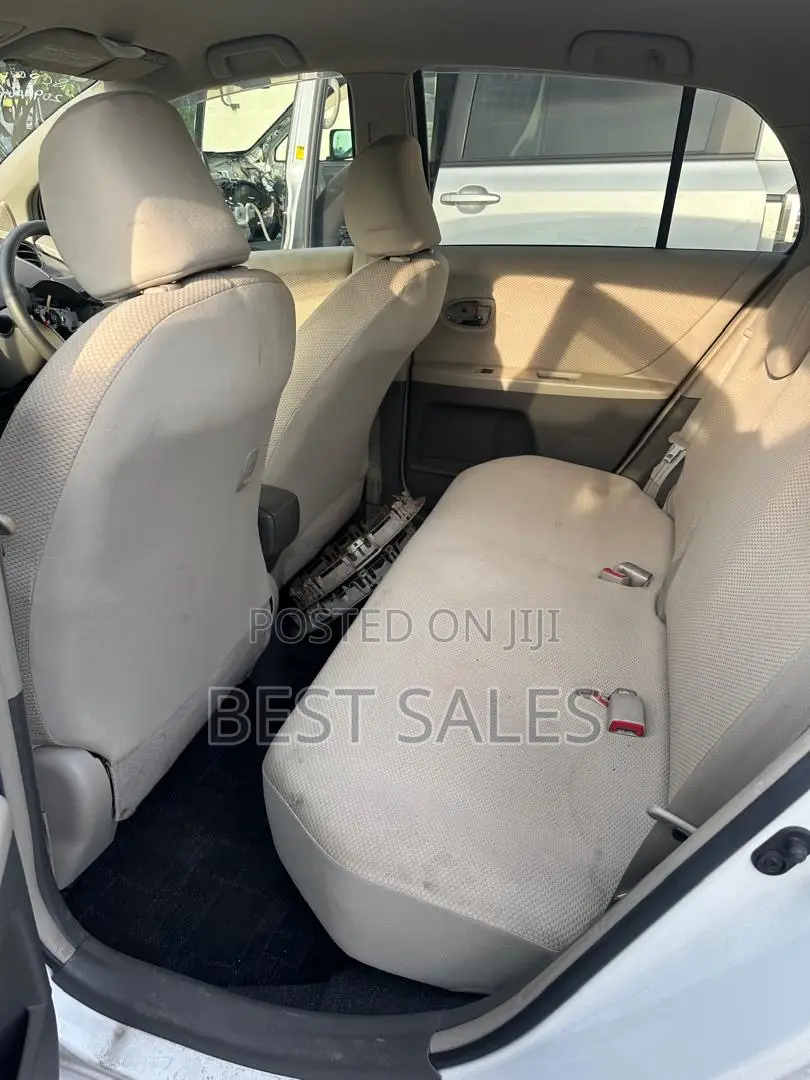 Toyota Vitz 2010 White