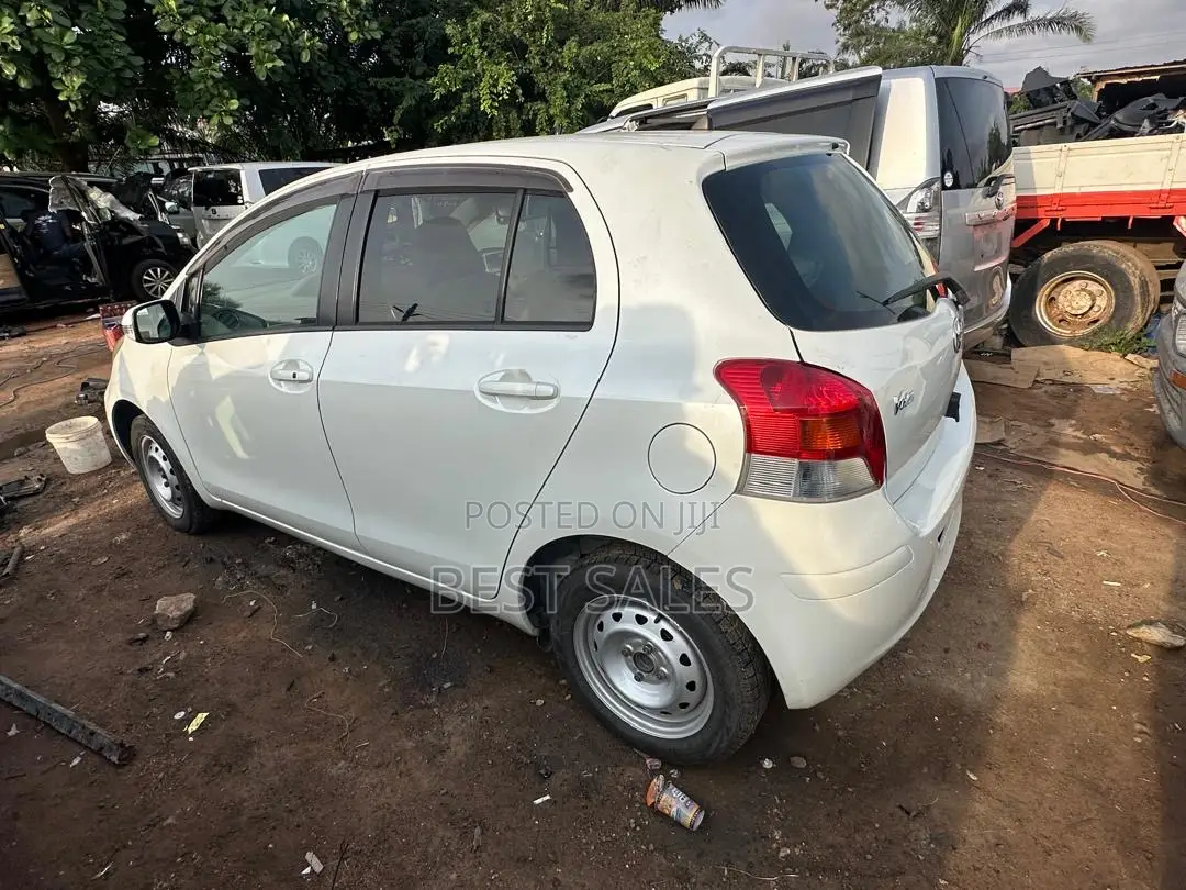 Toyota Vitz 2010 White
