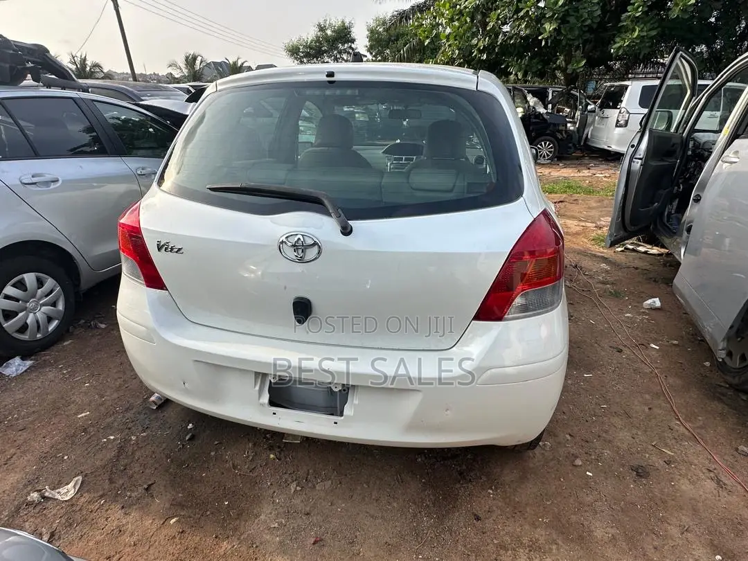 Toyota Vitz 2010 White