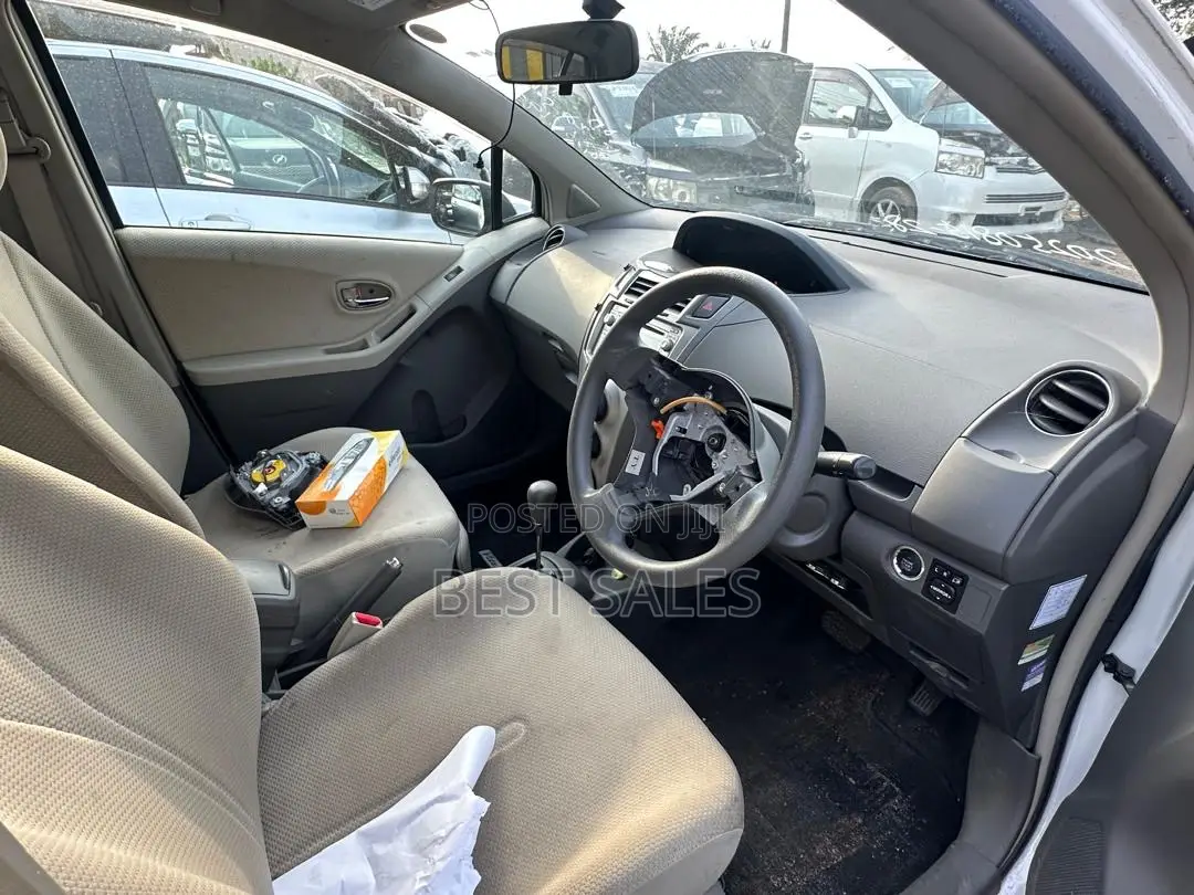 Toyota Vitz 2010 White