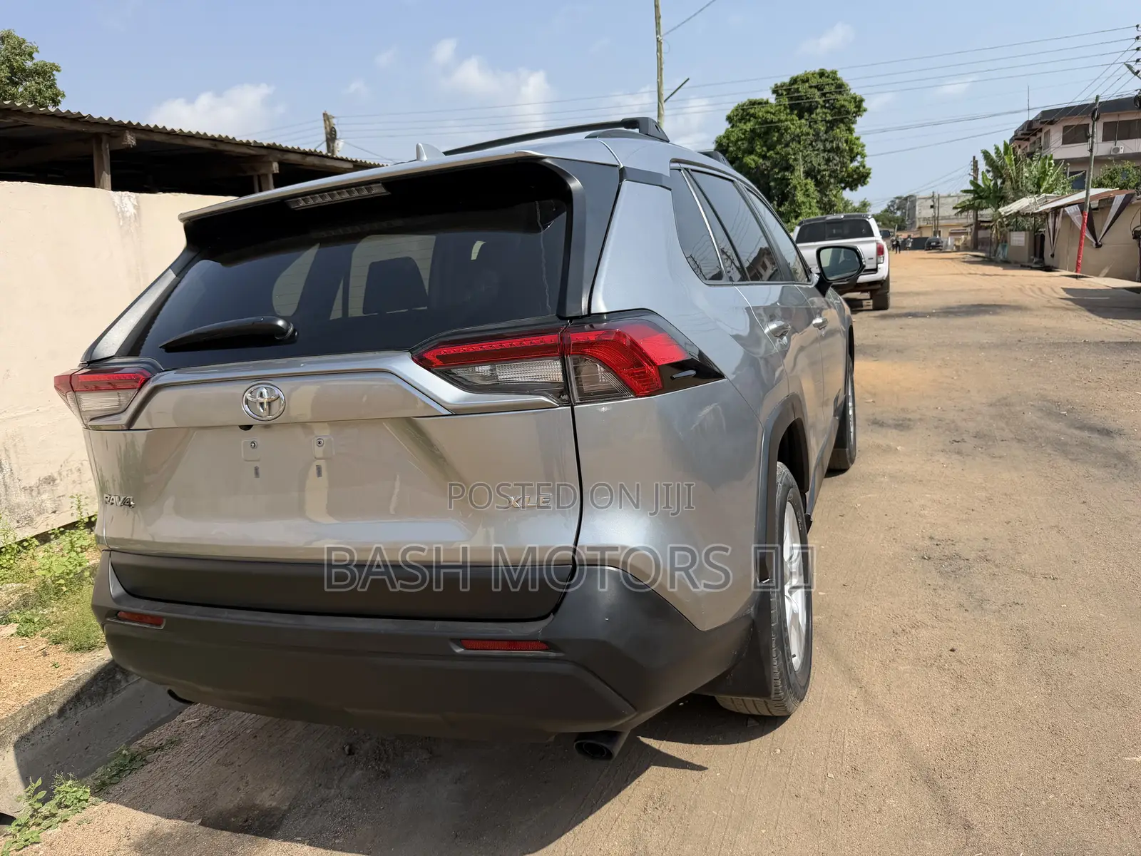 Toyota RAV4 XLE 2021 Silver