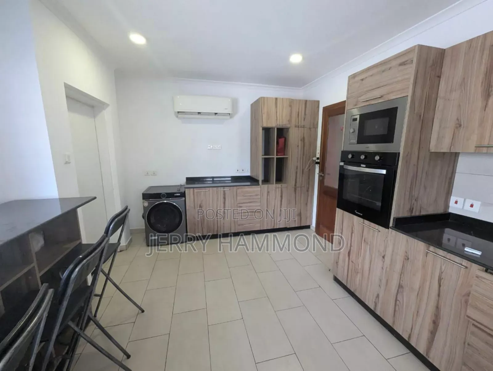 4bdrm Apartment in Cantoment, Cantonments for rent