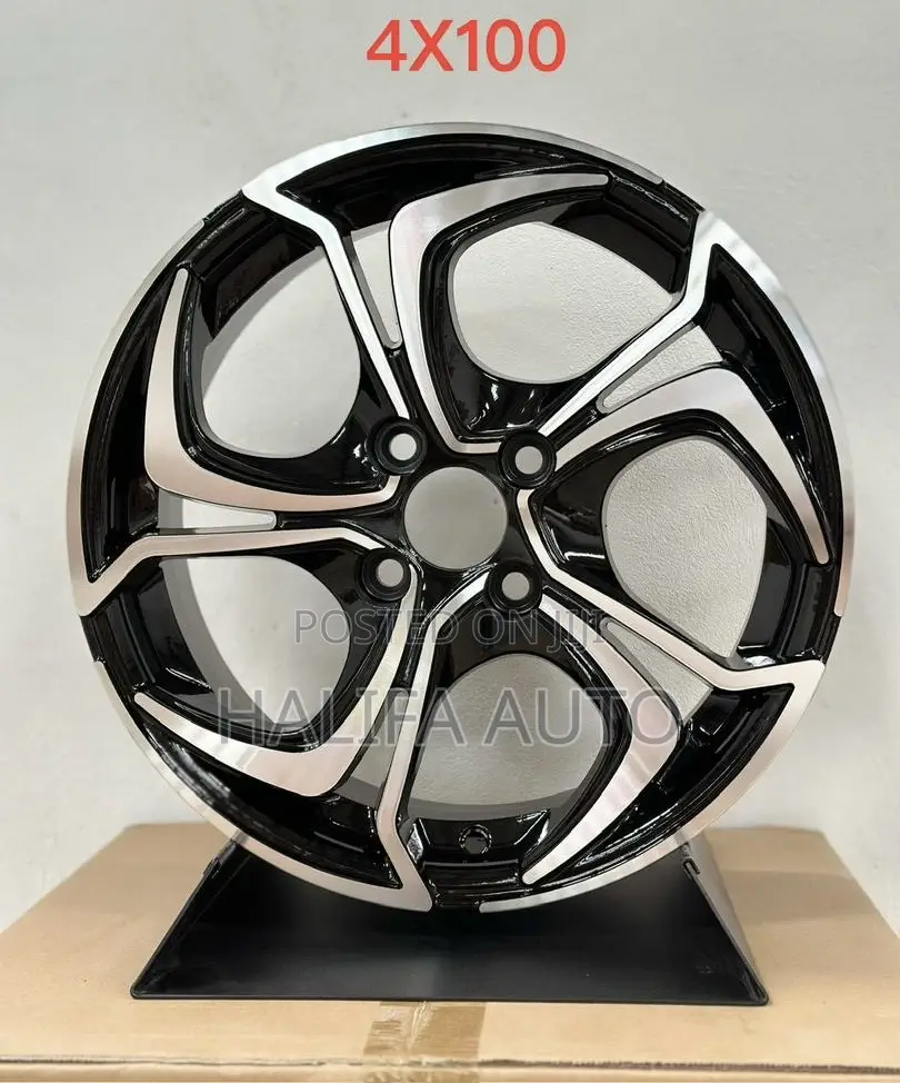 Toyota Yaris 15 4holes