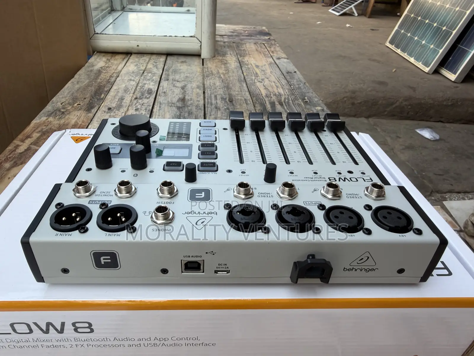 Behringer Flow 8