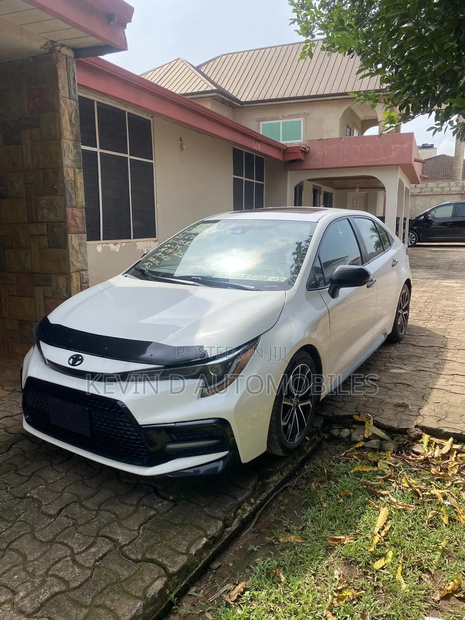 Toyota Corolla SE 2021 White