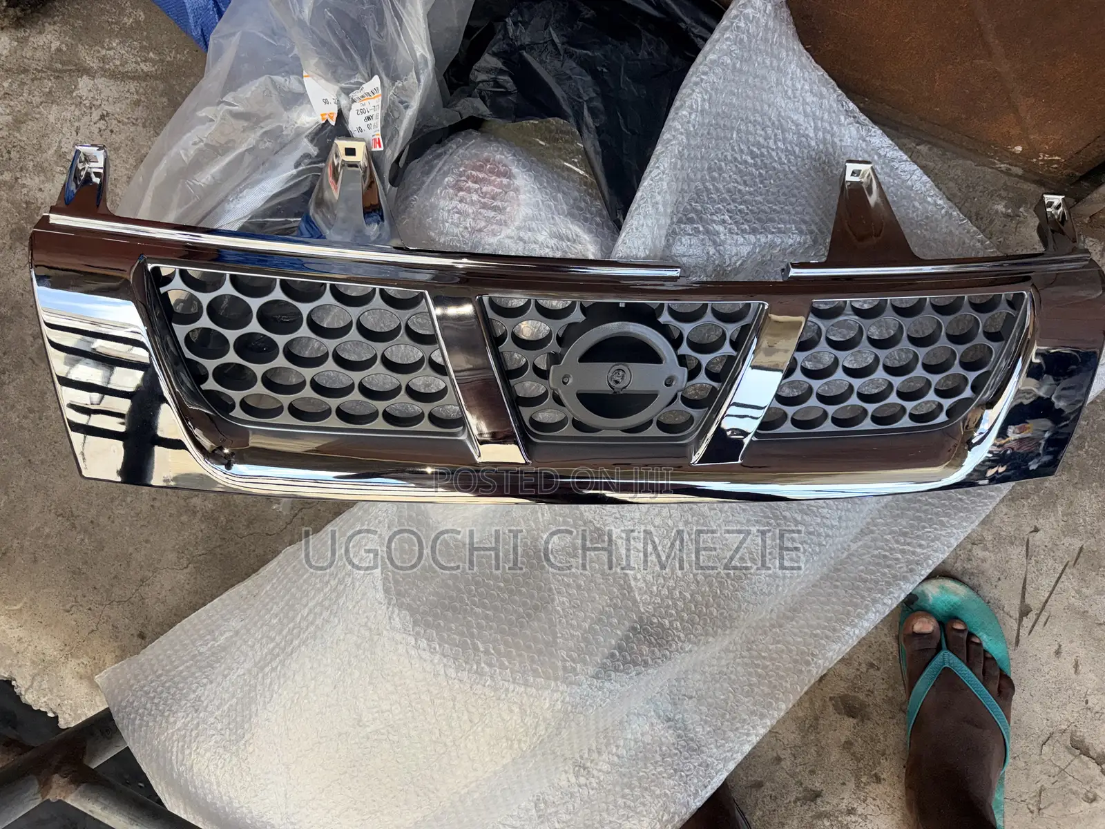 Nissan Hardbody 2002/2003/2004/2005 Grille