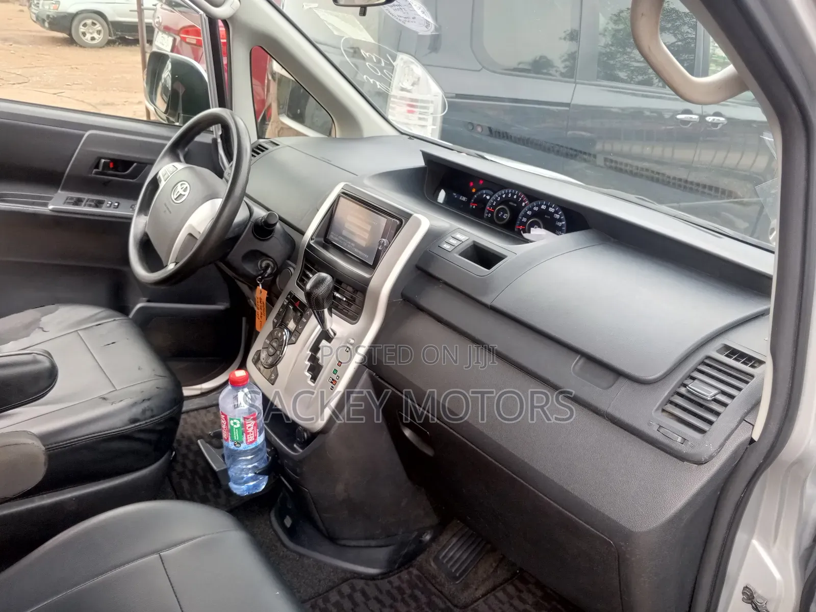 Toyota HiAce 2013 Silver