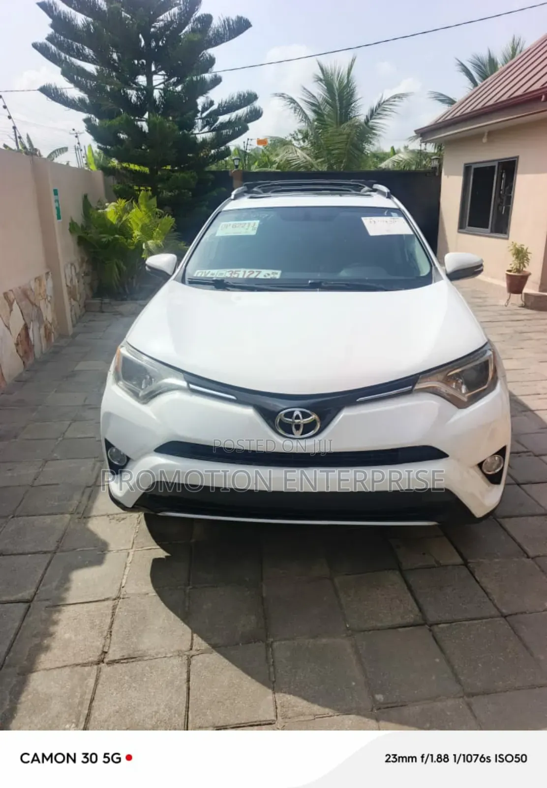 Toyota RAV4 XLE FWD (2.5L 4cyl 6A) 2017 White