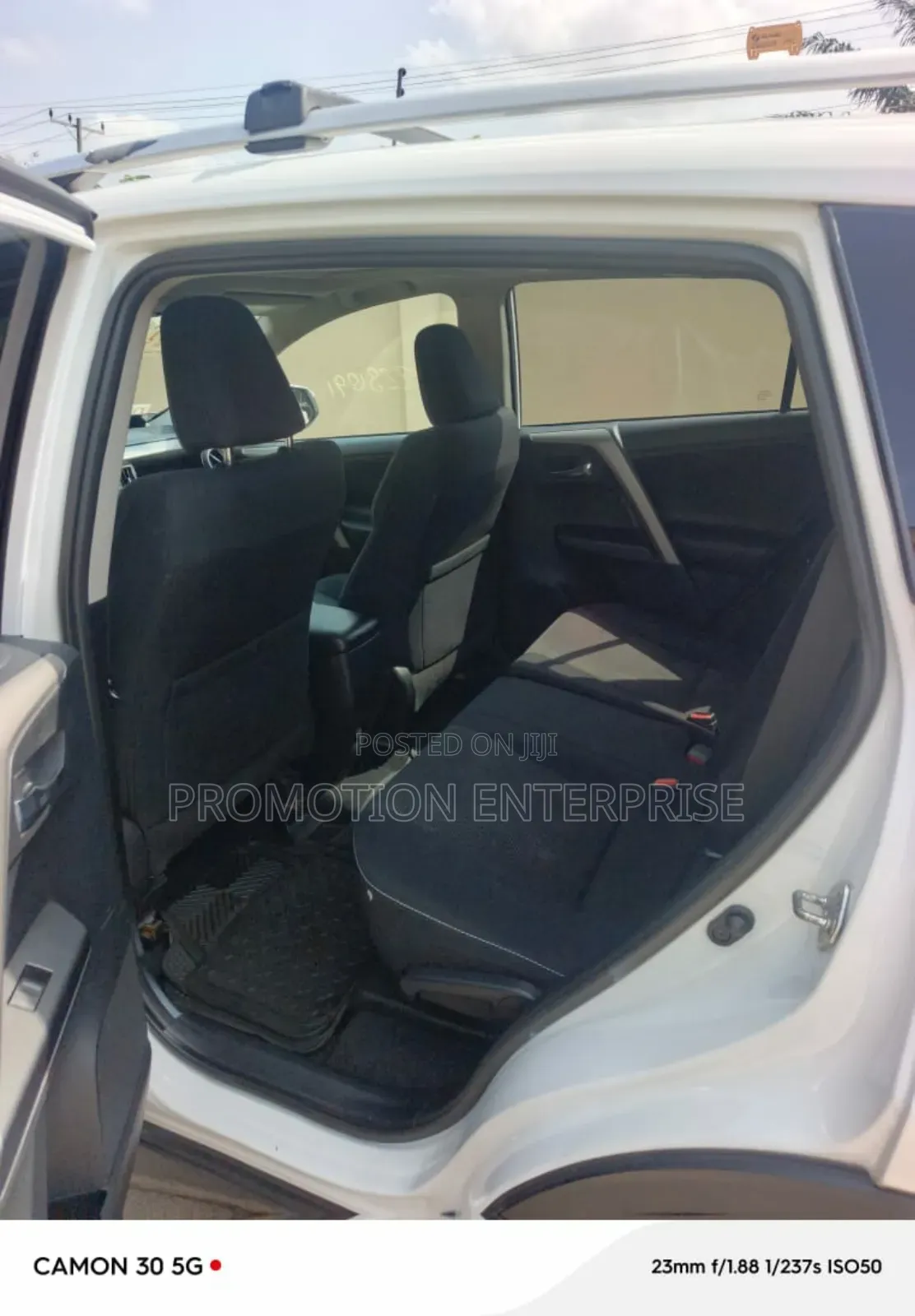 Toyota RAV4 XLE FWD (2.5L 4cyl 6A) 2017 White
