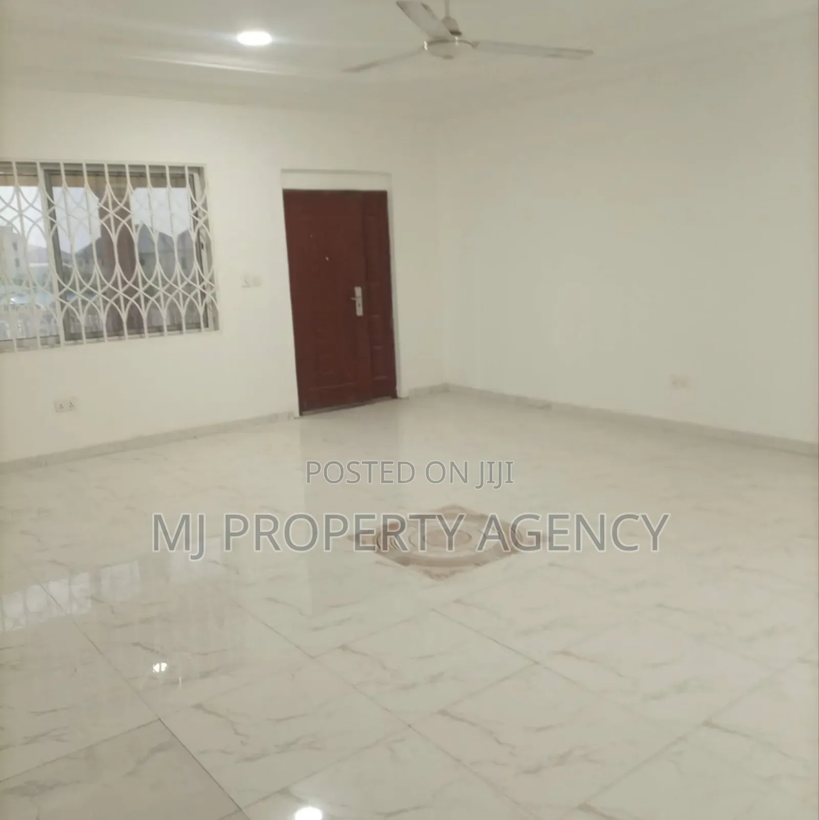 2bdrm Apartment in Community 25, Tema Metropolitan for rent