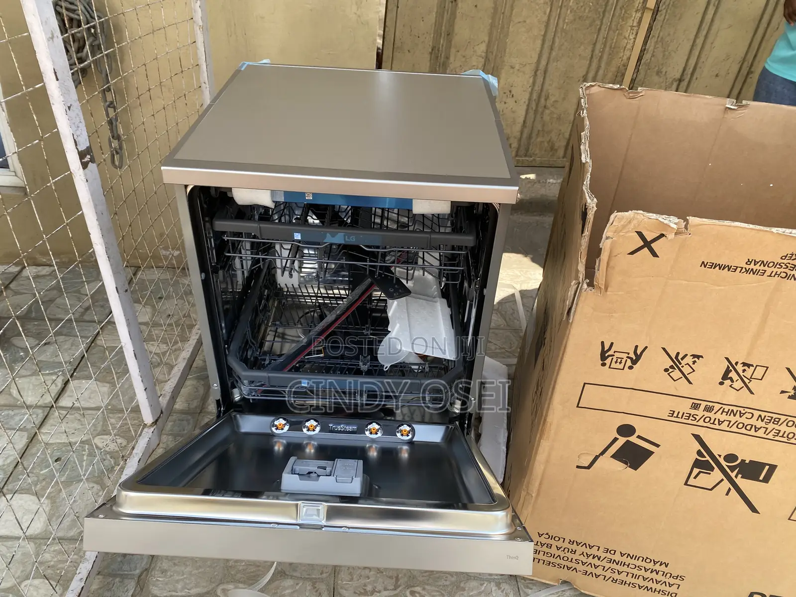 Lg 14 Place Settings Free Standing Dishwasher With 9 Programs