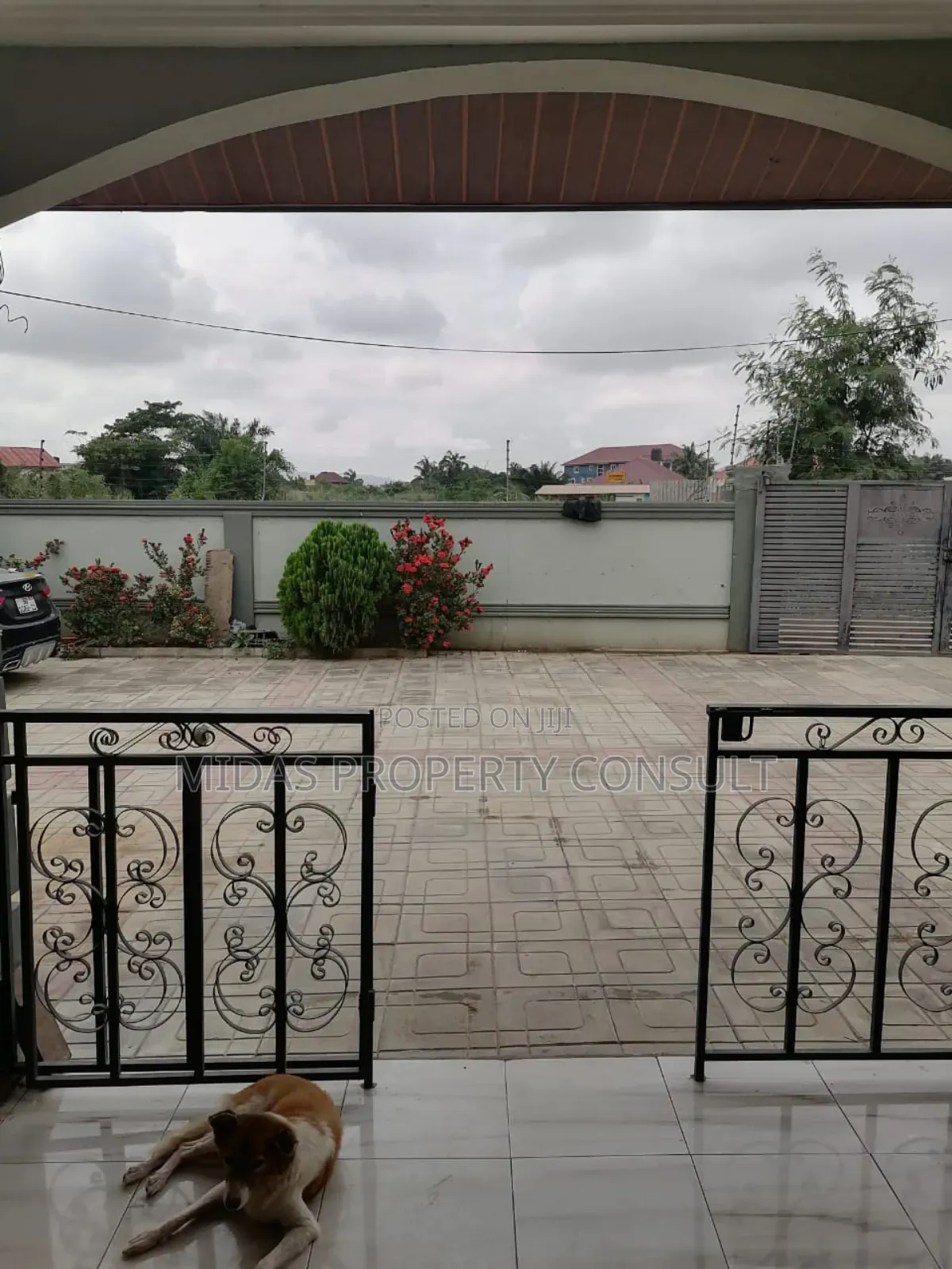 5bdrm House in Kutunse, Amasaman for sale
