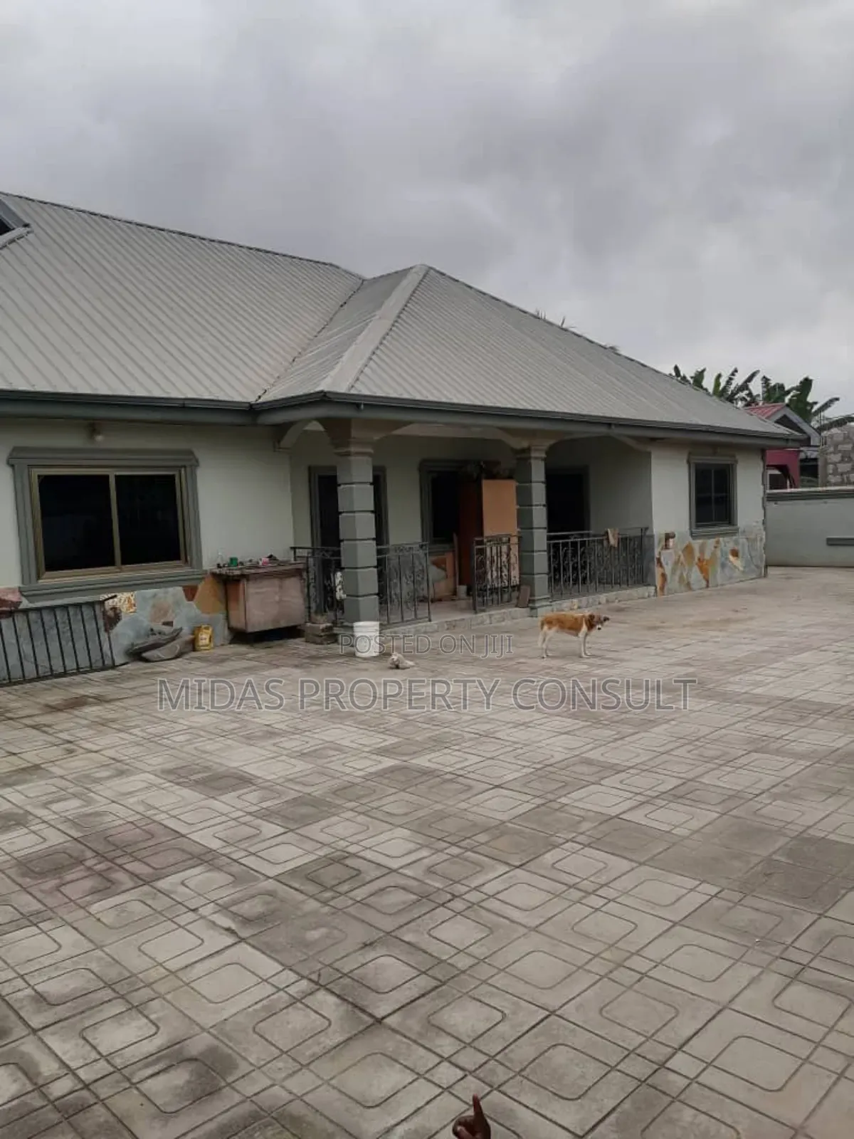 5bdrm House in Kutunse, Amasaman for sale