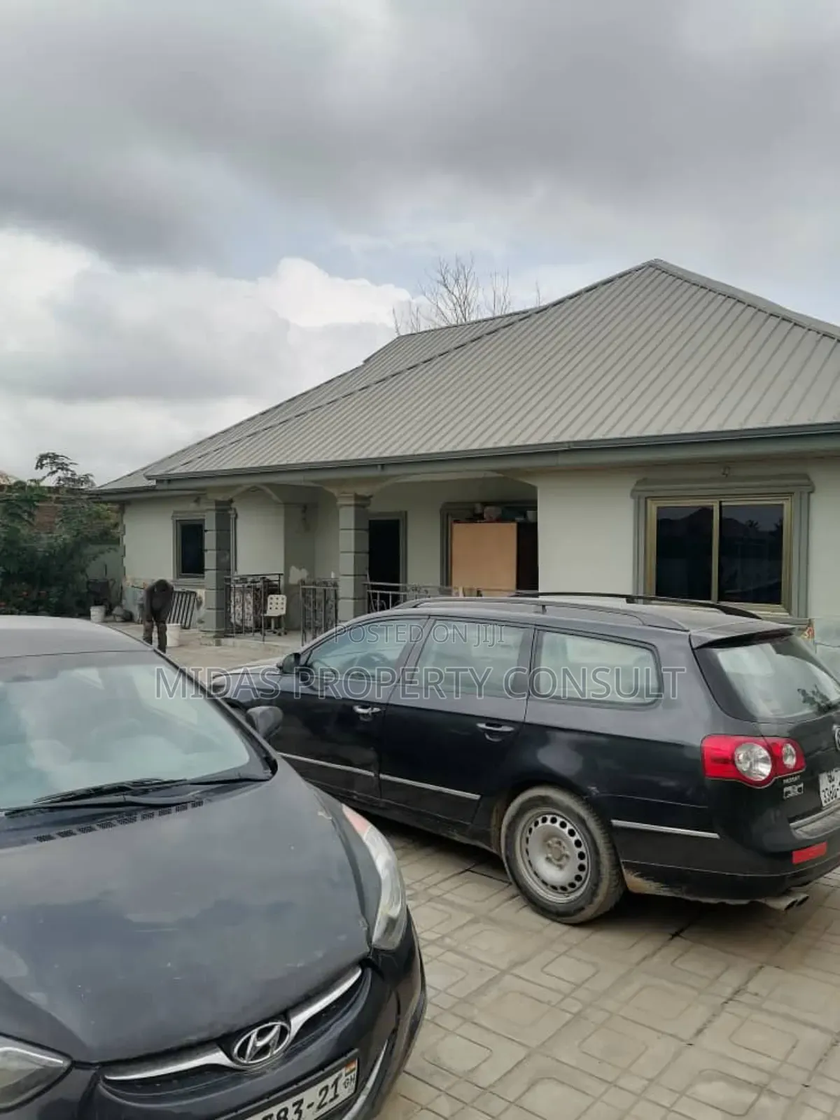 5bdrm House in Kutunse, Amasaman for sale