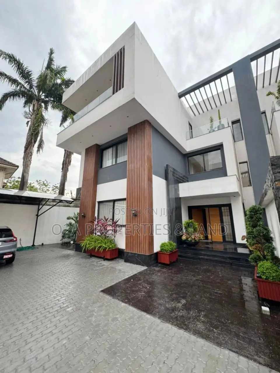 5bdrm House in Cantonments, Acquinas for sale