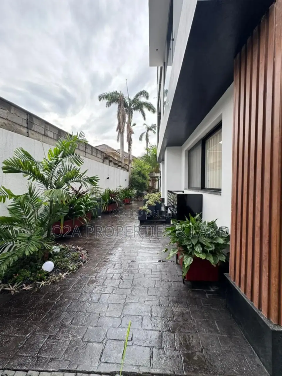 5bdrm House in Cantonments, Acquinas for sale