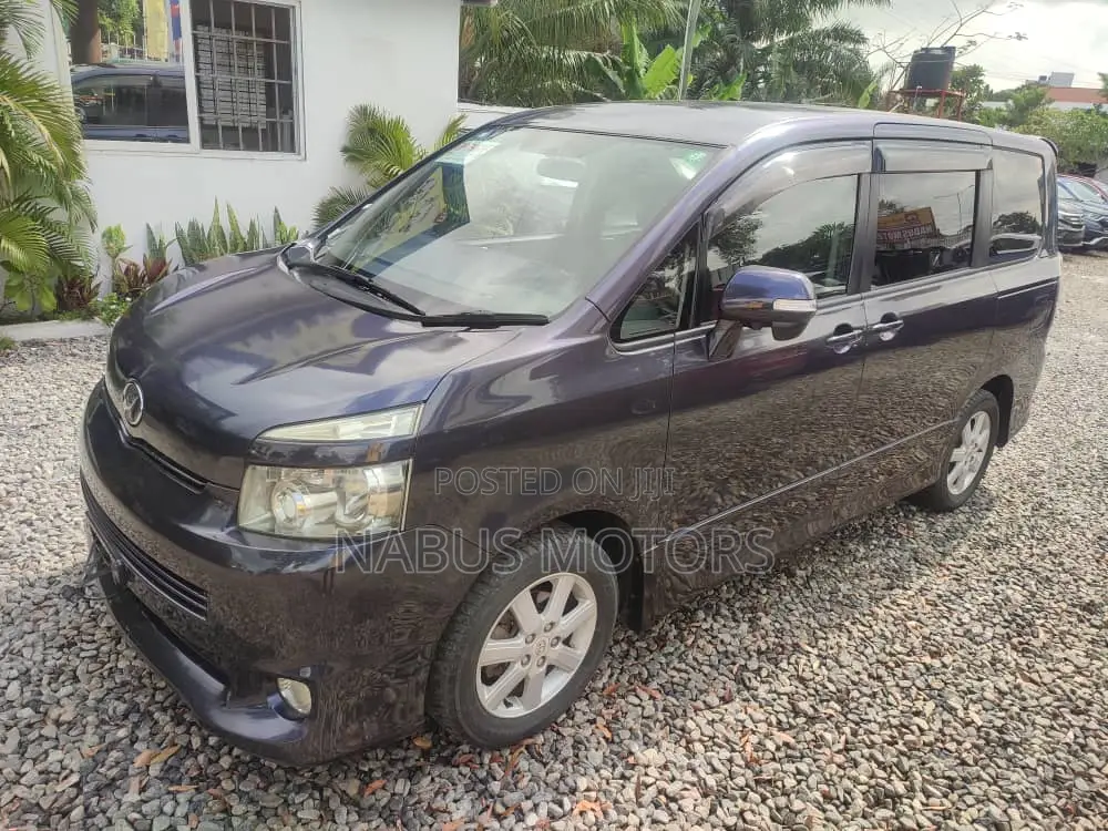 Toyota Voxy 2012 Grey