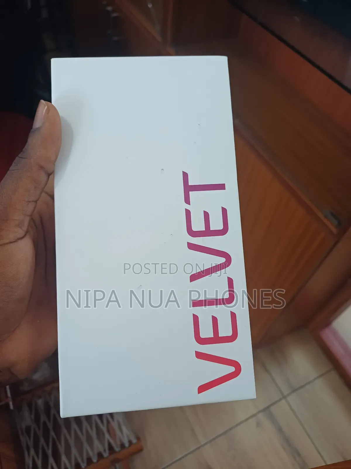 New LG Velvet 128 GB Black