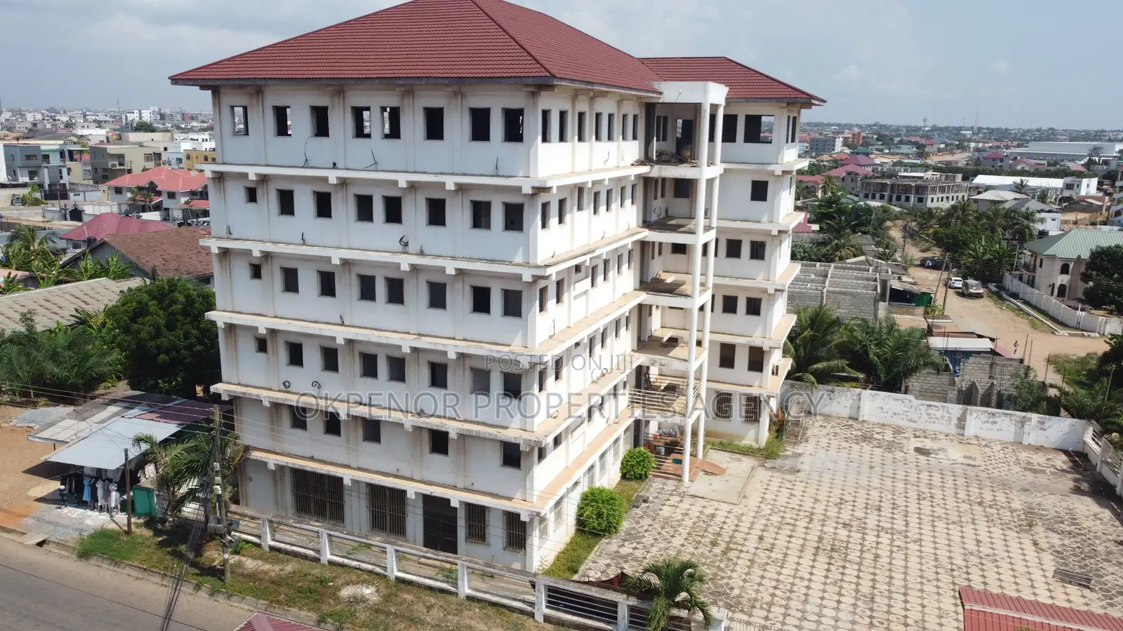 20bdrm House in Airport Hills, Accra Metropolitan for sale