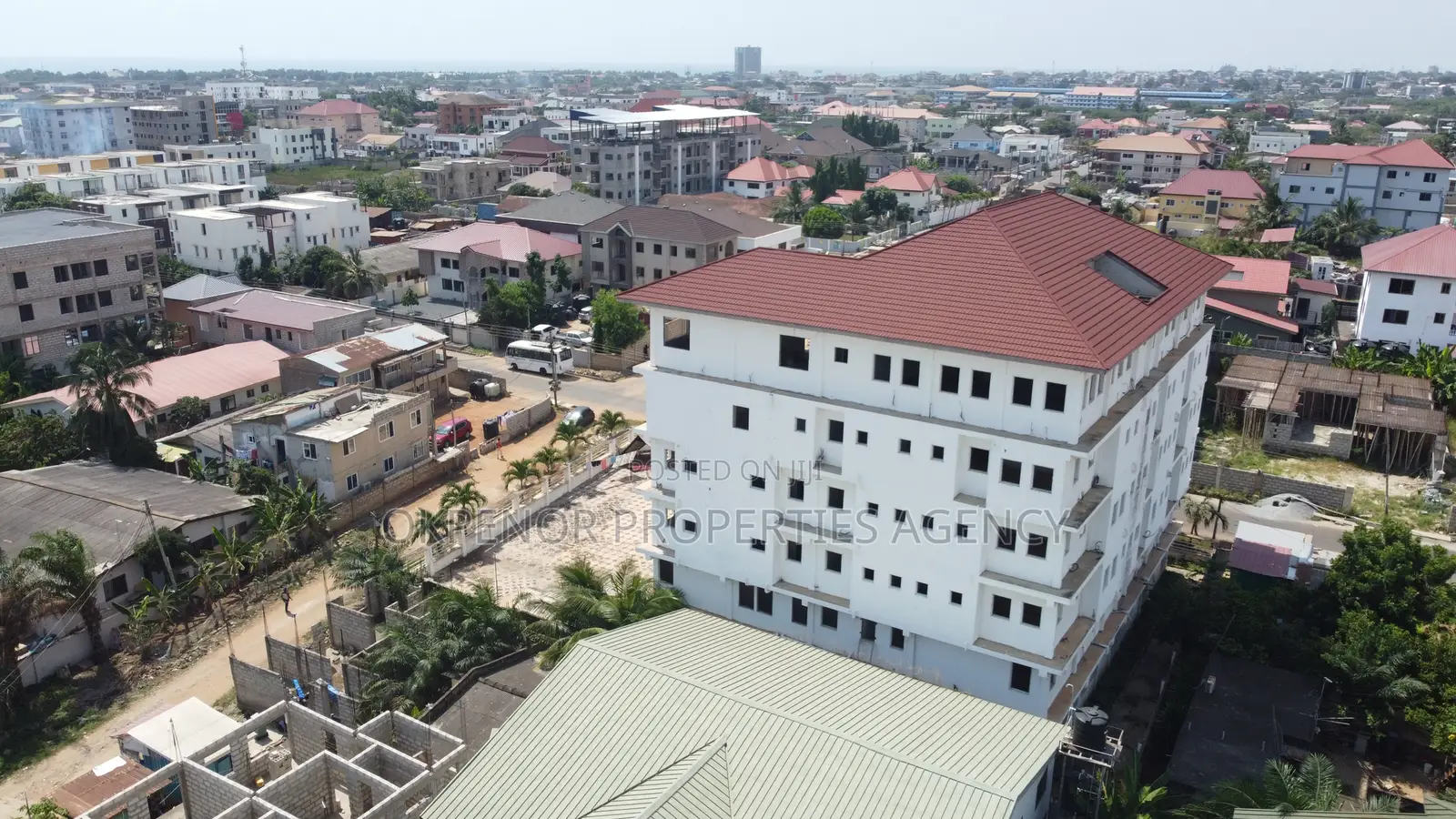 20bdrm House in Airport Hills, Accra Metropolitan for sale