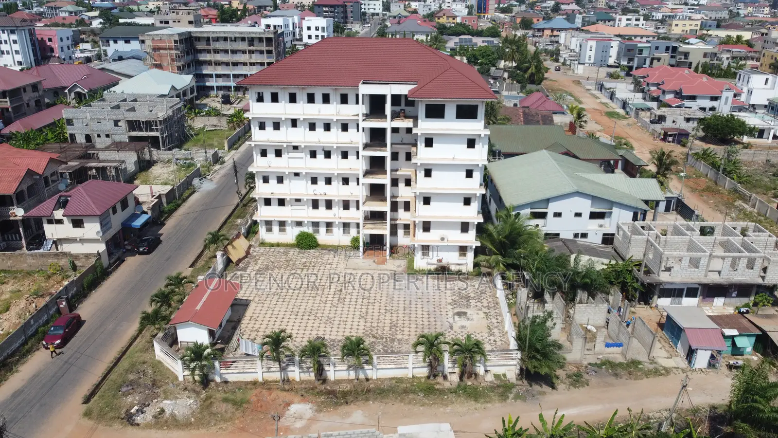 20bdrm House in Airport Hills, Accra Metropolitan for sale