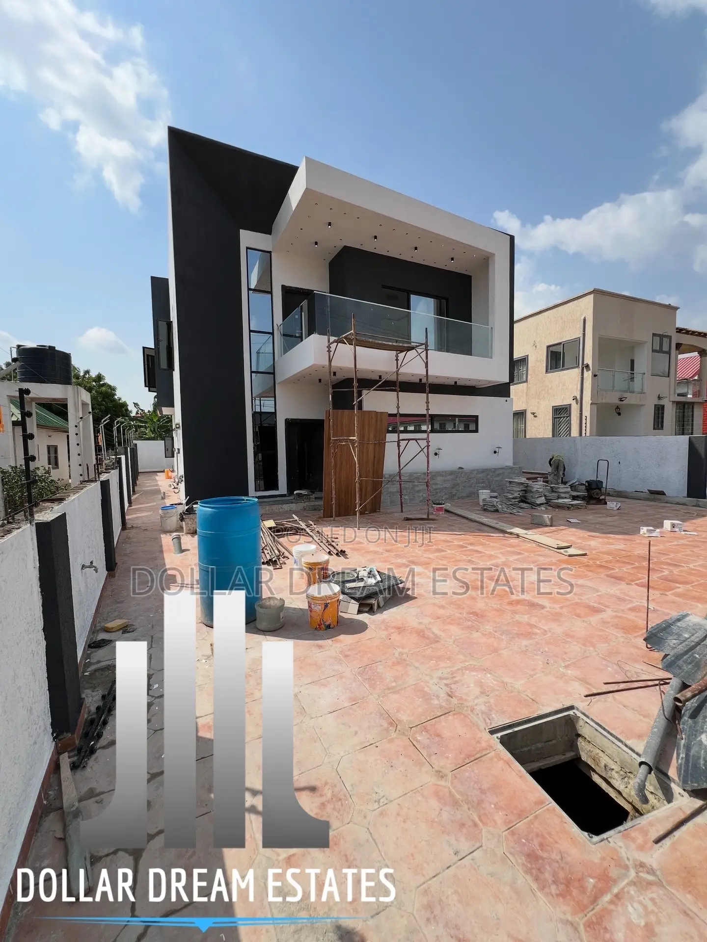 5bdrm House in Adenta for sale