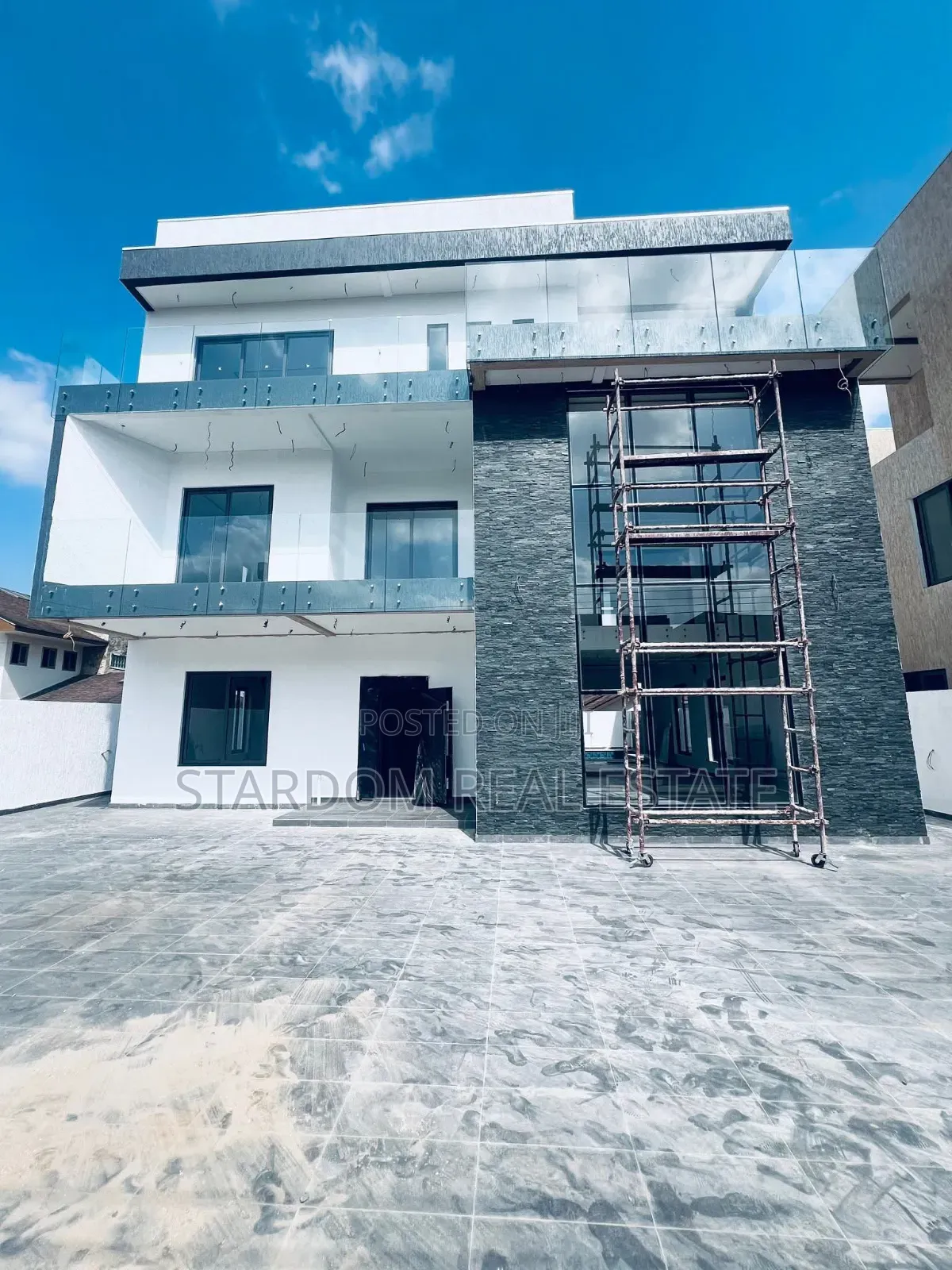 4bdrm Duplex in Adjiringanor, East Legon for sale