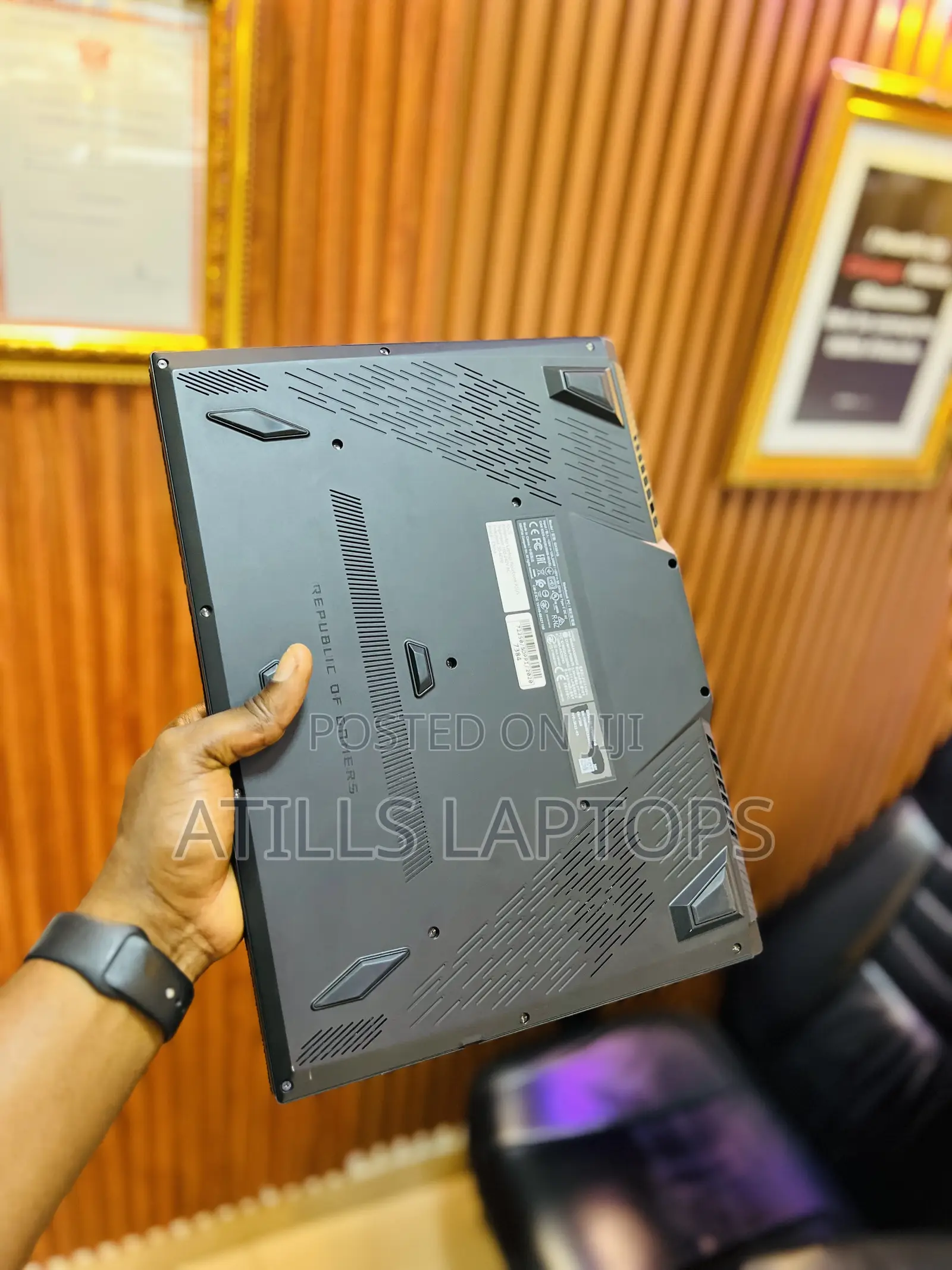 Laptop Asus ROG Zephyrus G15 16GB AMD Ryzen 7 SSD 1T