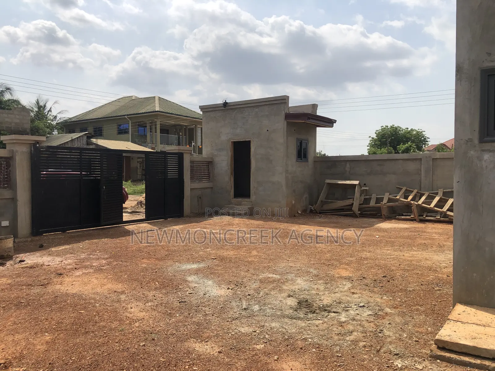 3bdrm Bungalow in Adenta,Amrahia., Accra Metropolitan for sale
