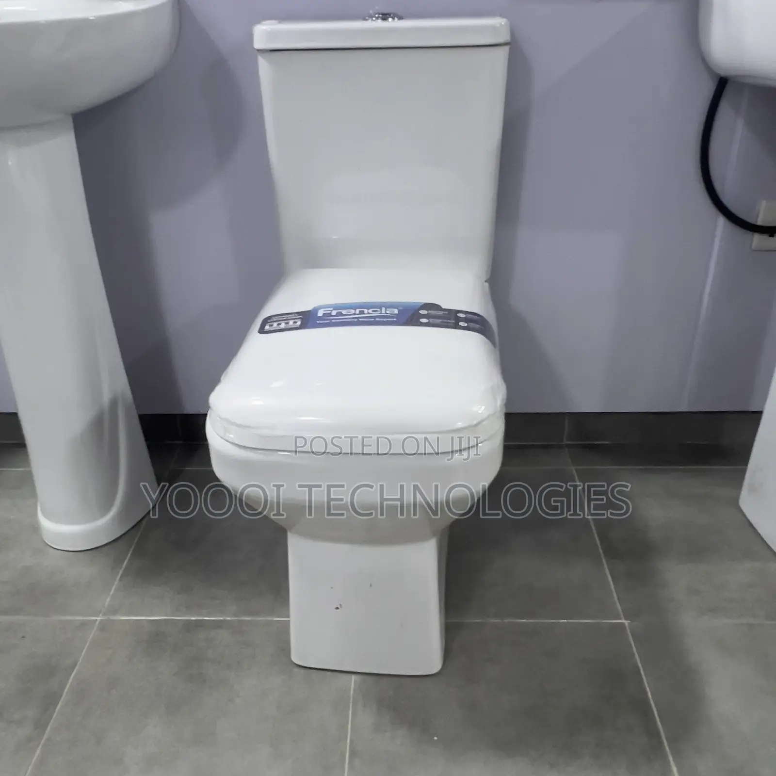 Frencia Close Coupled Durable Wc