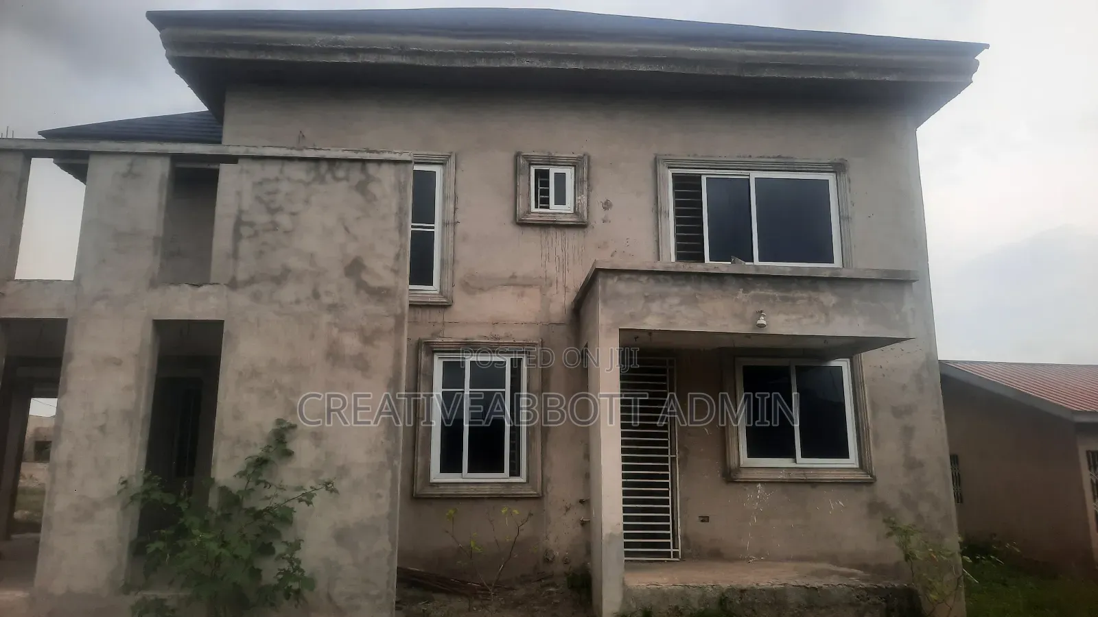 4bdrm Mansion in Highway Close, Gomoa East for sale