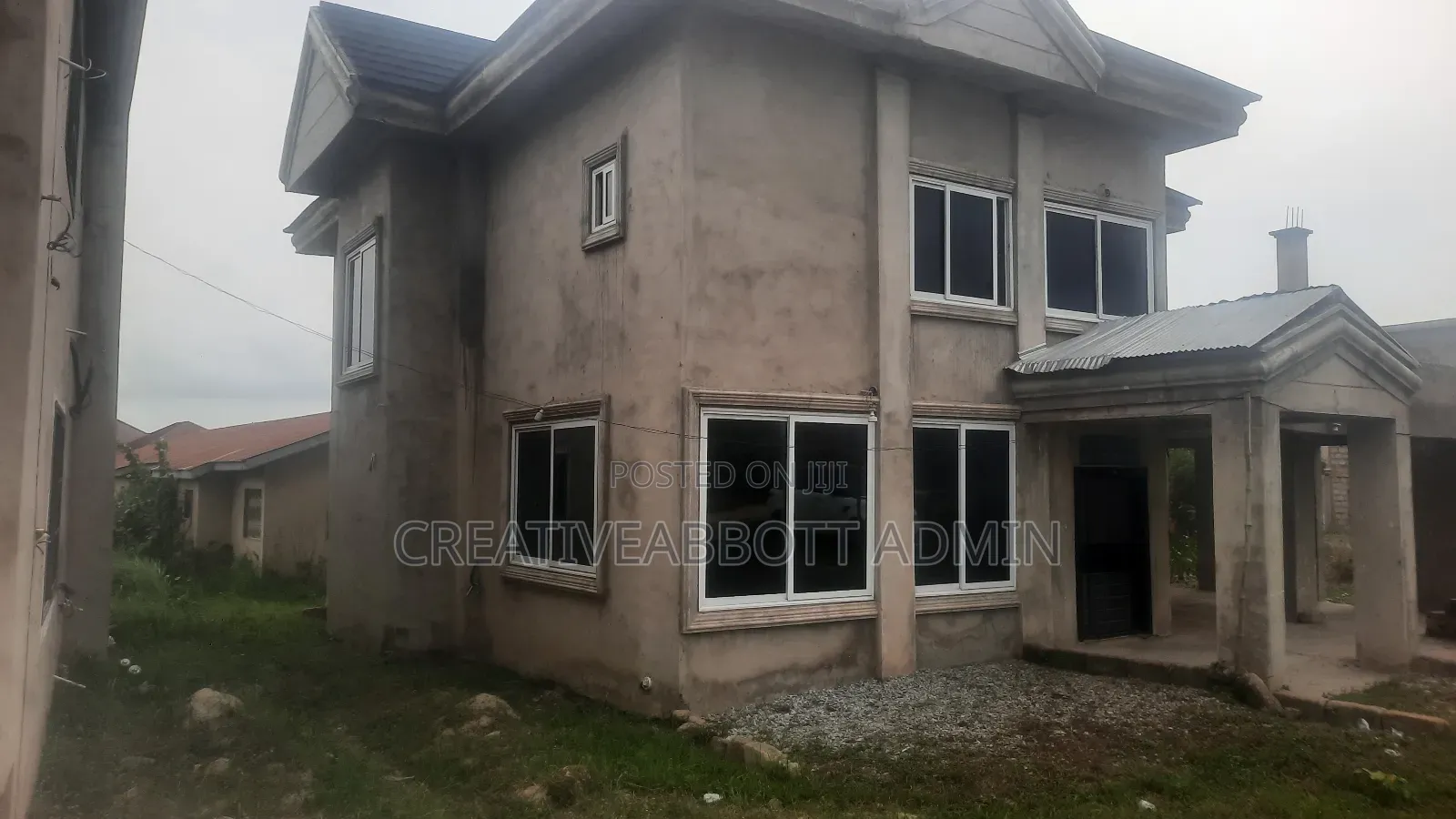 4bdrm Mansion in Highway Close, Gomoa East for sale