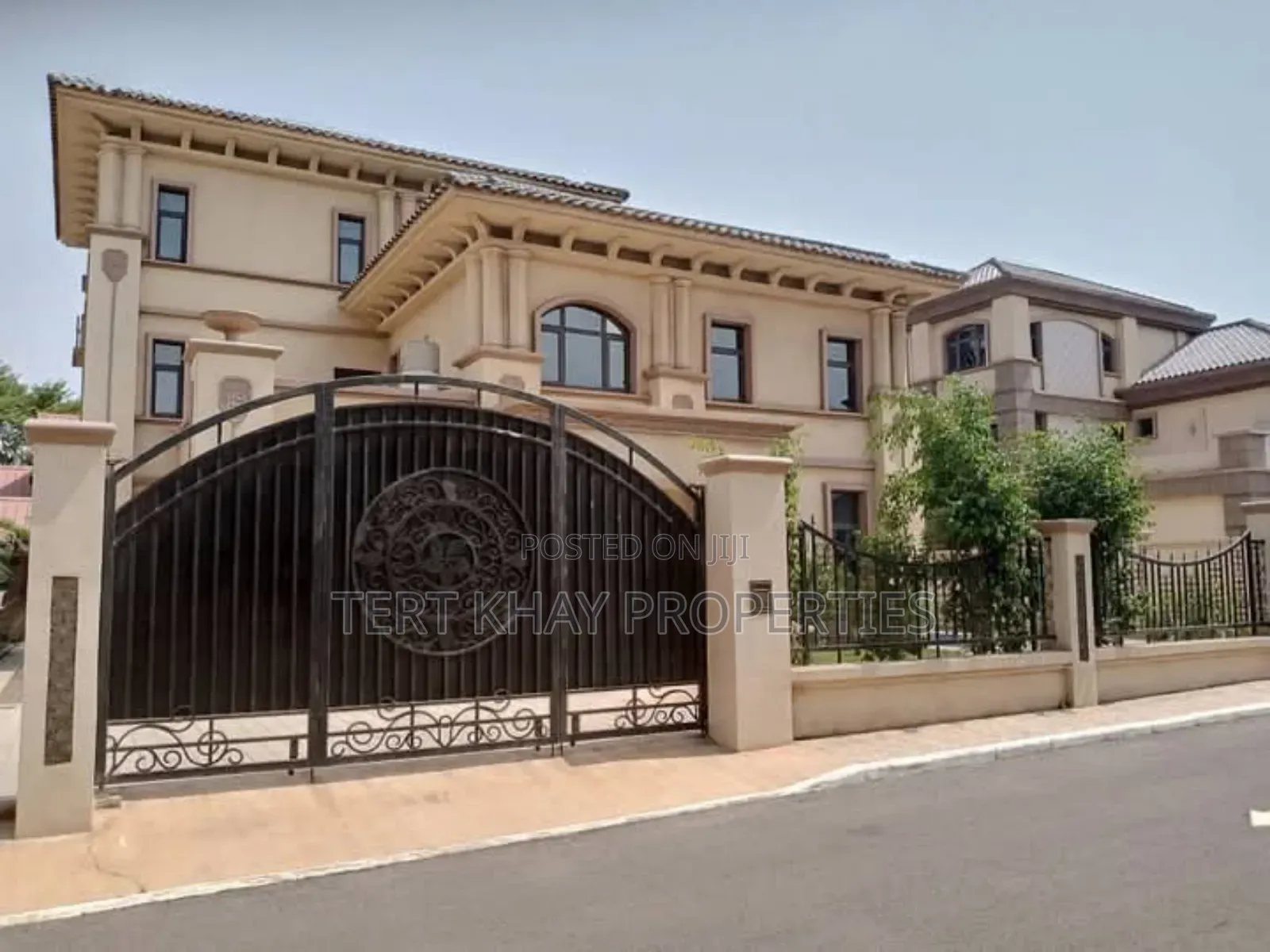 Furnished 5bdrm Mansion in Adiriganor, Adjiriganor for sale