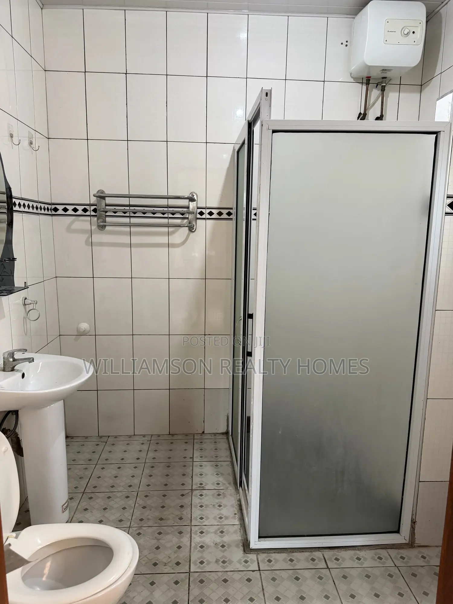 3bdrm House in Community 18 Area, Spintex for rent